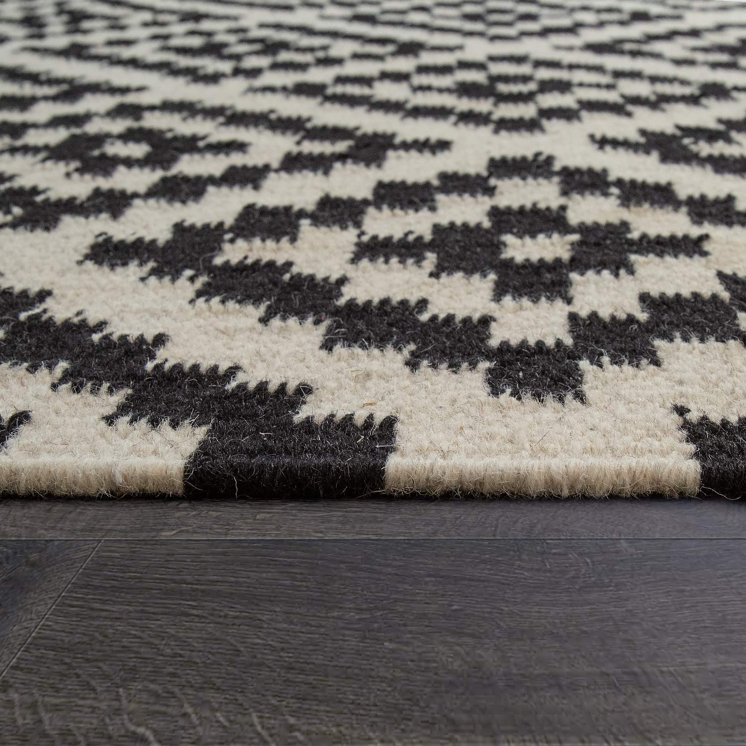 paco-home-skandi-kilim-teppich-60x110-cm-schwarz-wei-rauten-fransen-handgewebt image 2