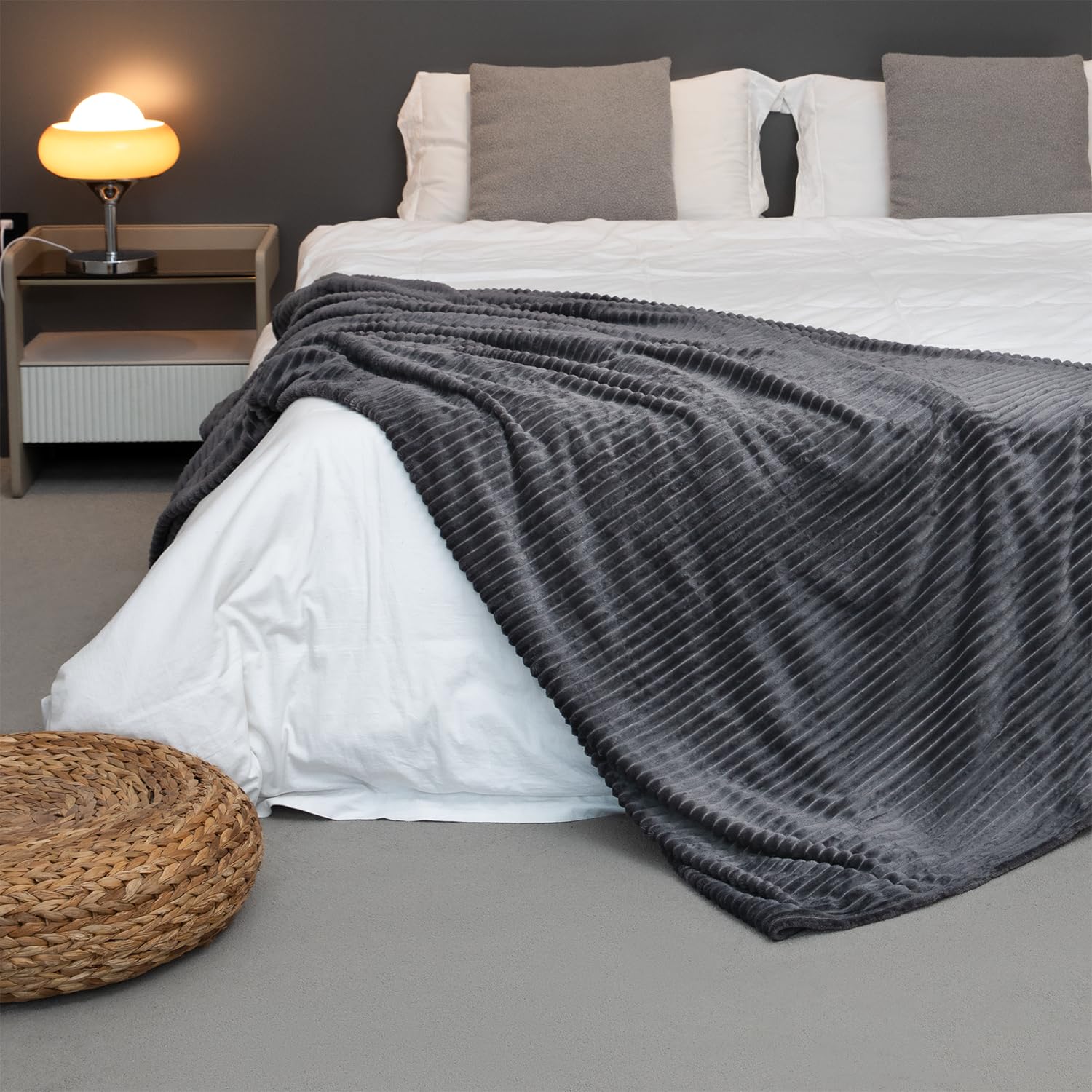 paco-home-kuscheldecke-flauschig-150x200-cm-anthrazit-weiche-wohndecke-f-r-sofa- image 4