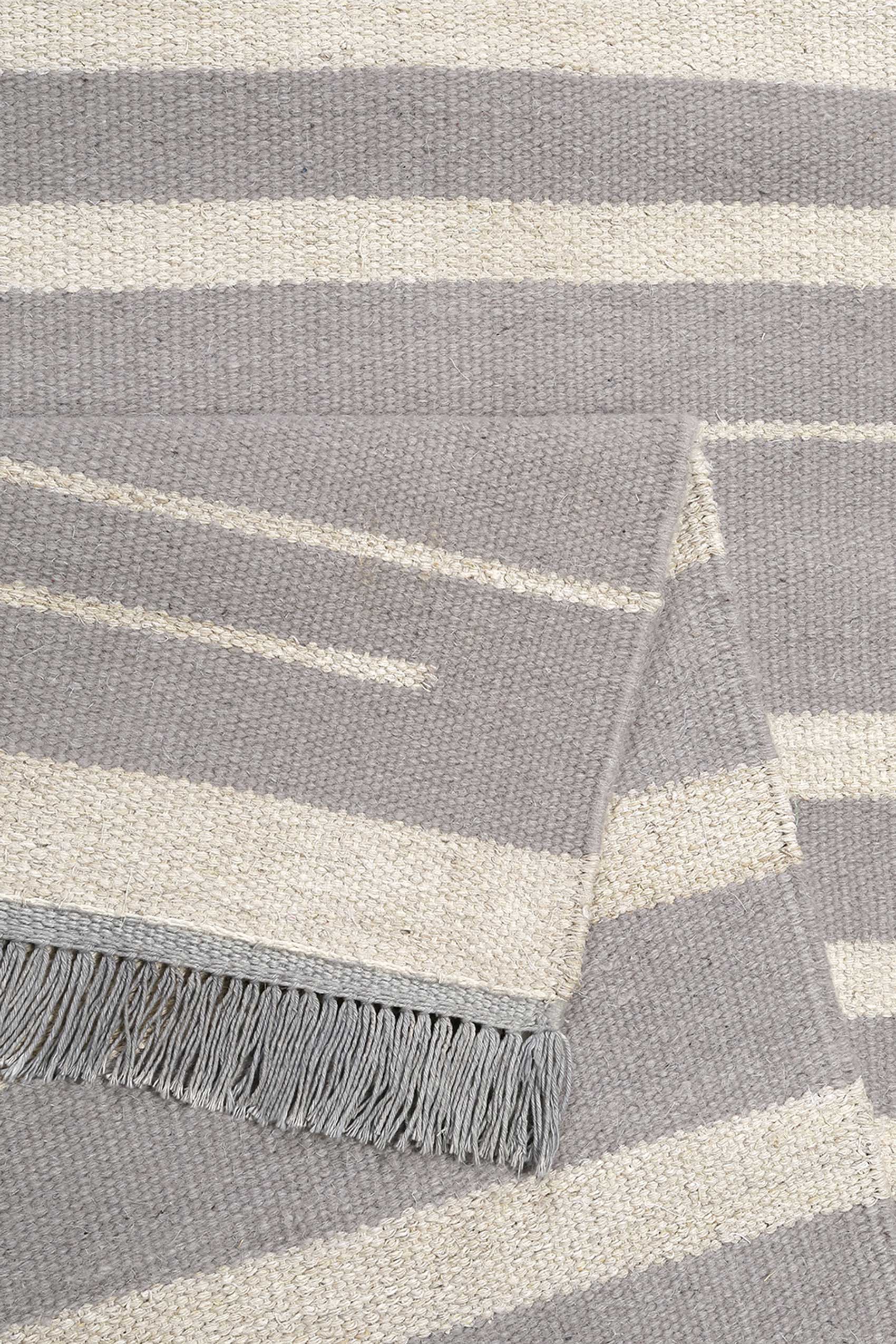 weconhome-kelim-teppich-grau-beige-skid-marks-naturfaser-handgewebt image 3