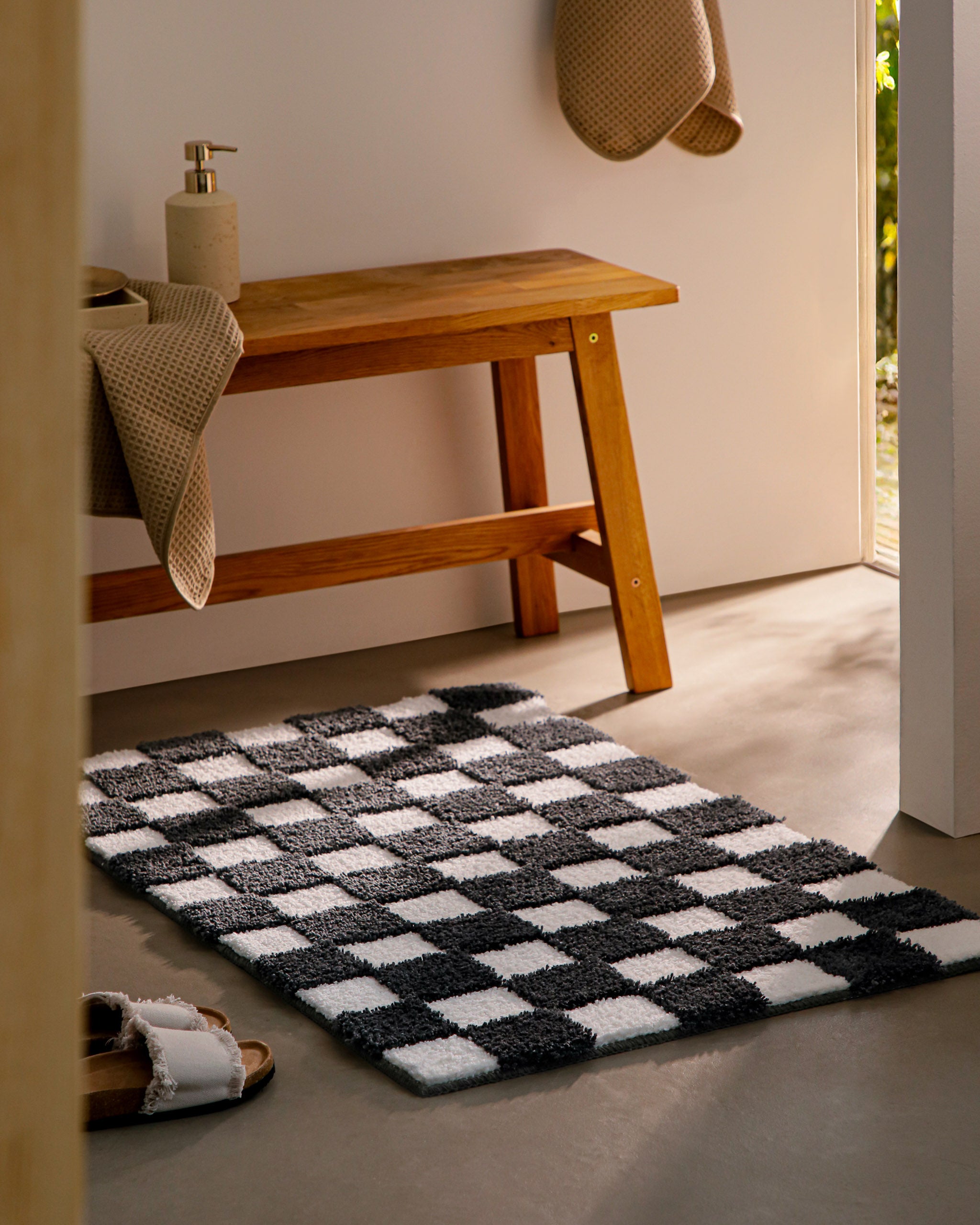 weconhome-bathking-bobbi-badteppich-anthrazit-grau-getuftet-schachbrett-look-rut image 2