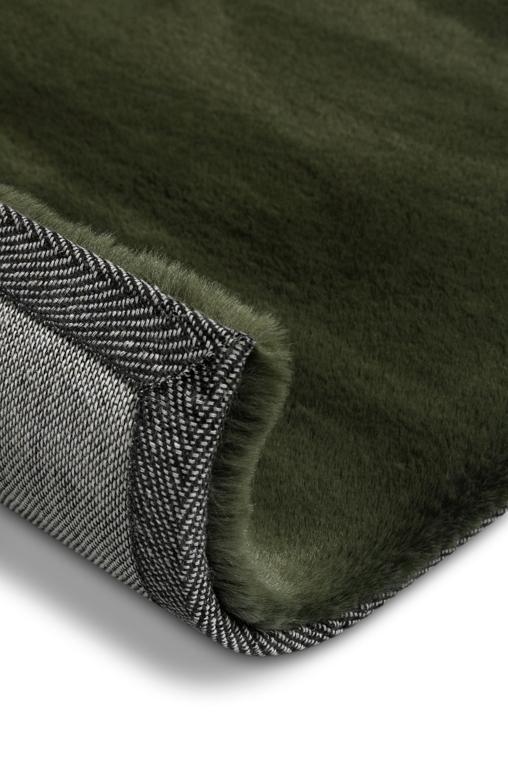 weconhome-basics-anna-kunstfell-teppich-olive-flauschig image 7