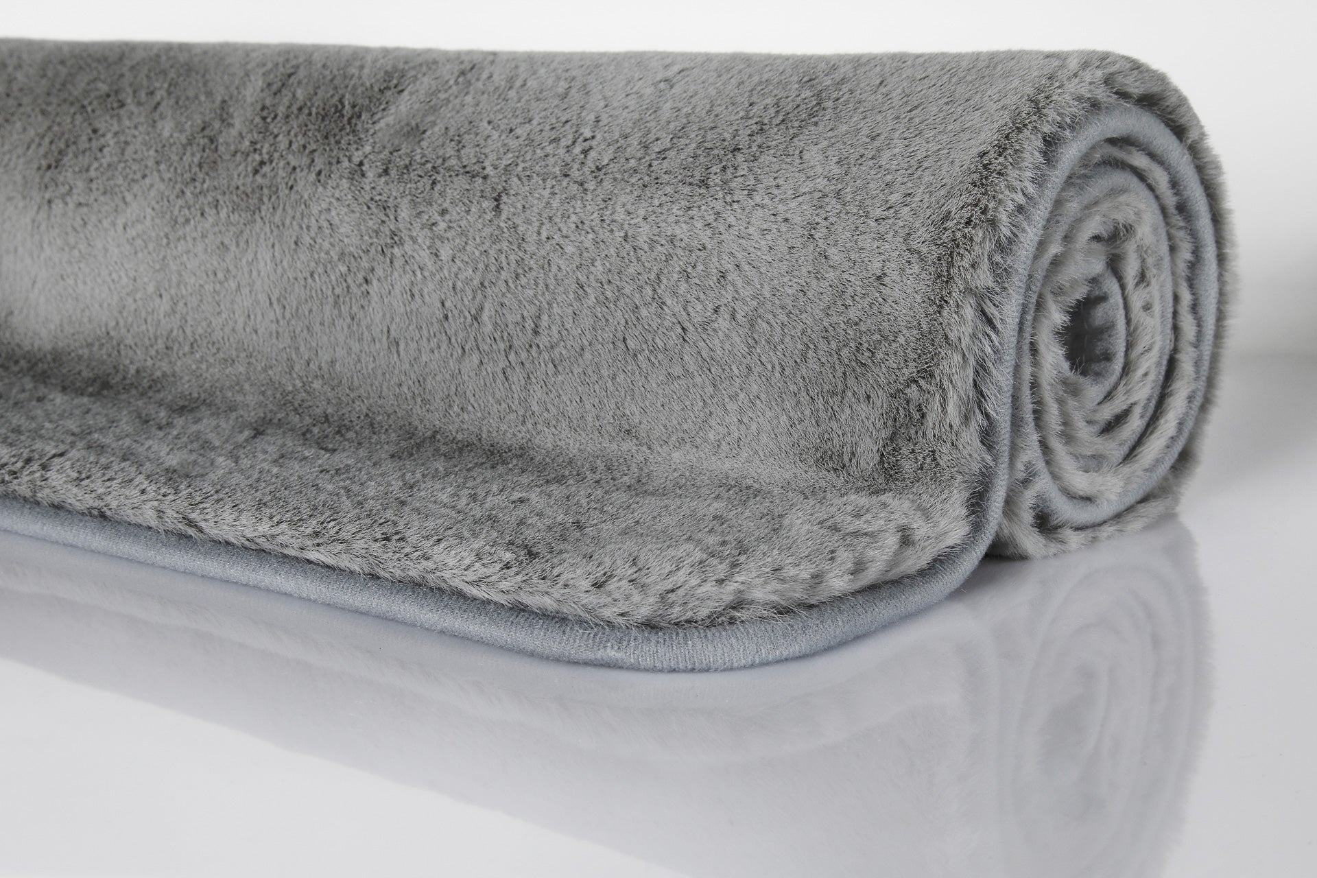 weconhome-basics-badteppich-emil-grau-flauschiger-rabbithair-look-getuftet image 7