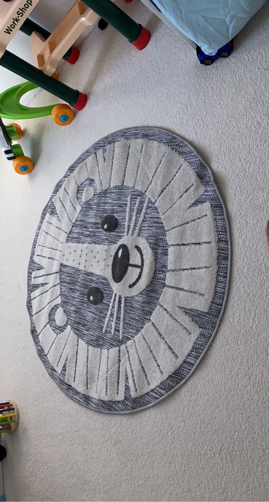 Schöner Kinderteppich