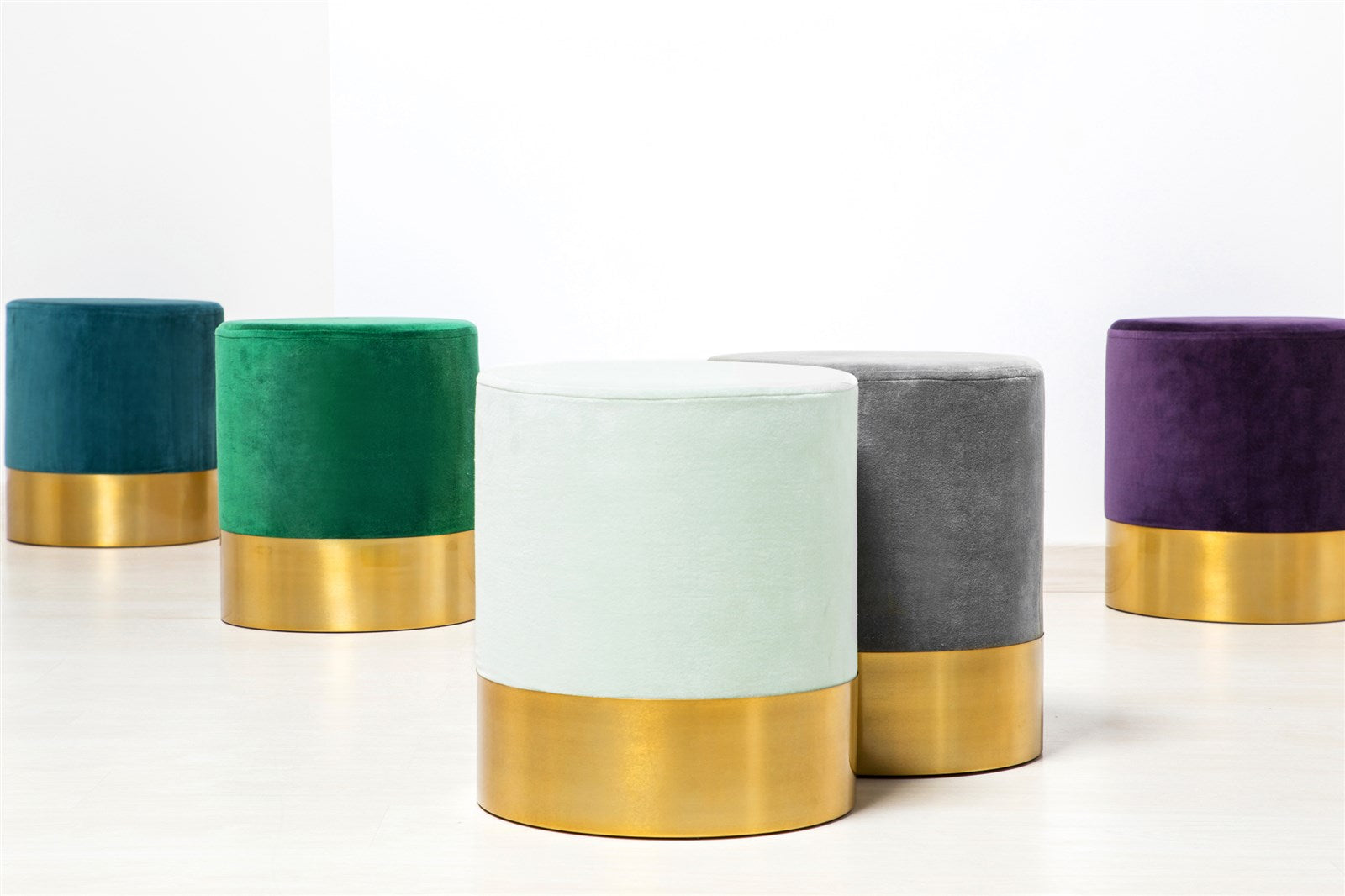 kayoom-pepino-110-pouf-runder-sitzpouf-mit-samtbezug-mdf-korpus-und-metallfu image 4