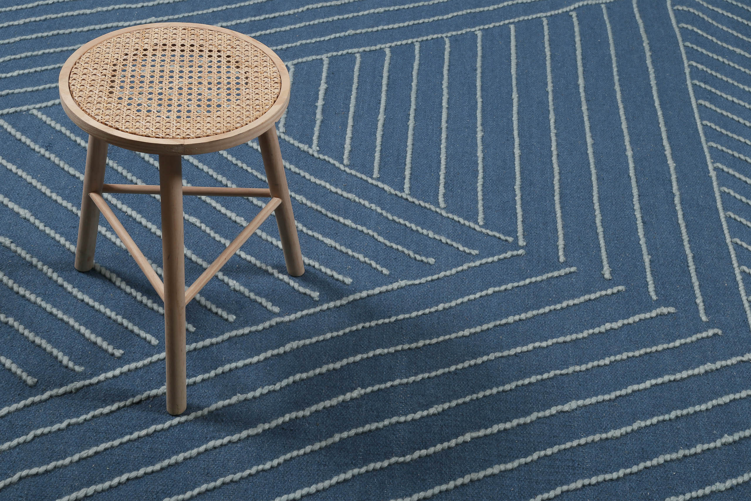 weconhome-kelim-teppich-ocean-lines-blau-handgewebter-kurzflor-teppich-aus-100-s image 4