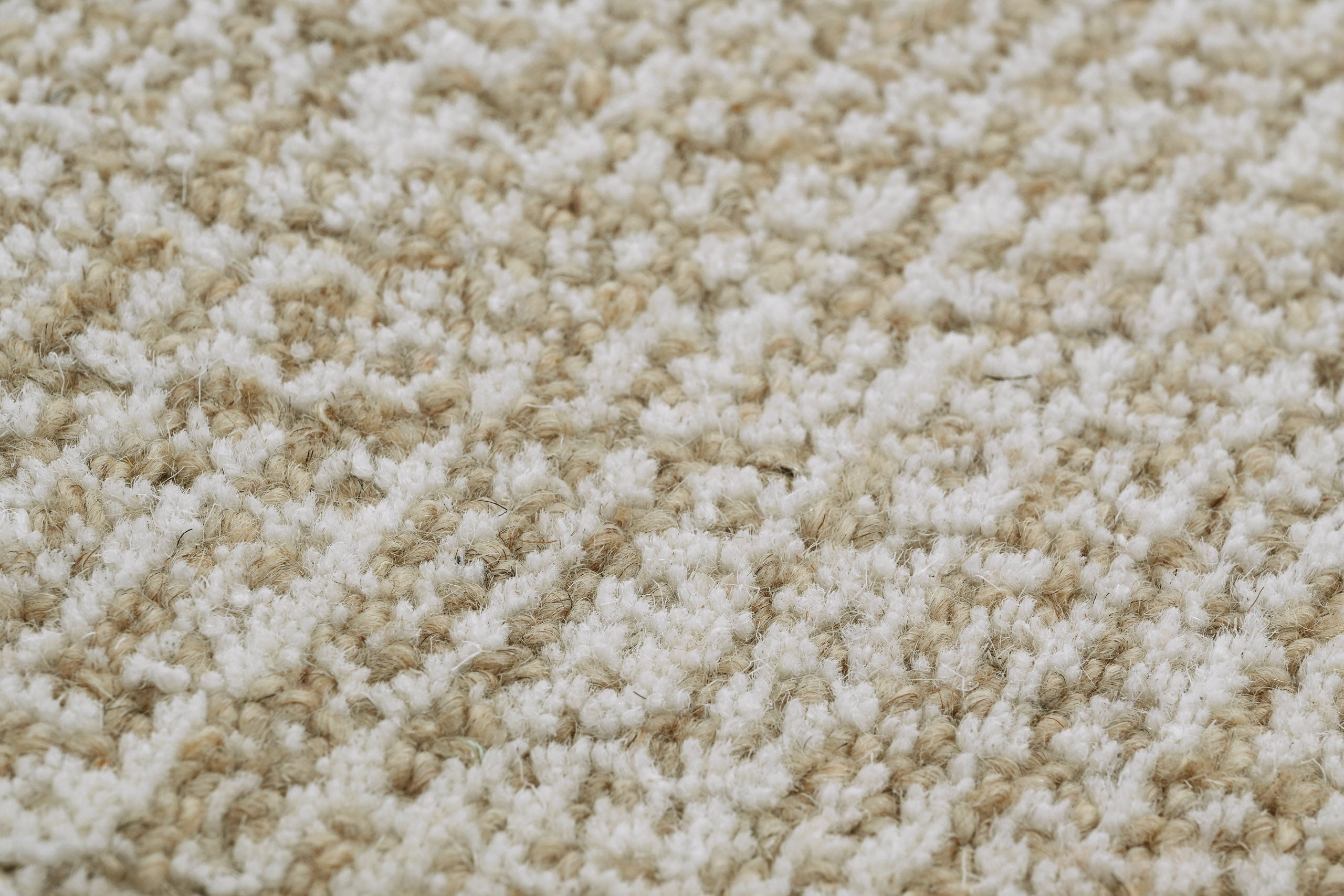 weconhome-hamptons-thirteen-kurzflor-teppich-aus-schurwolle-in-sand-beige-handge image 6