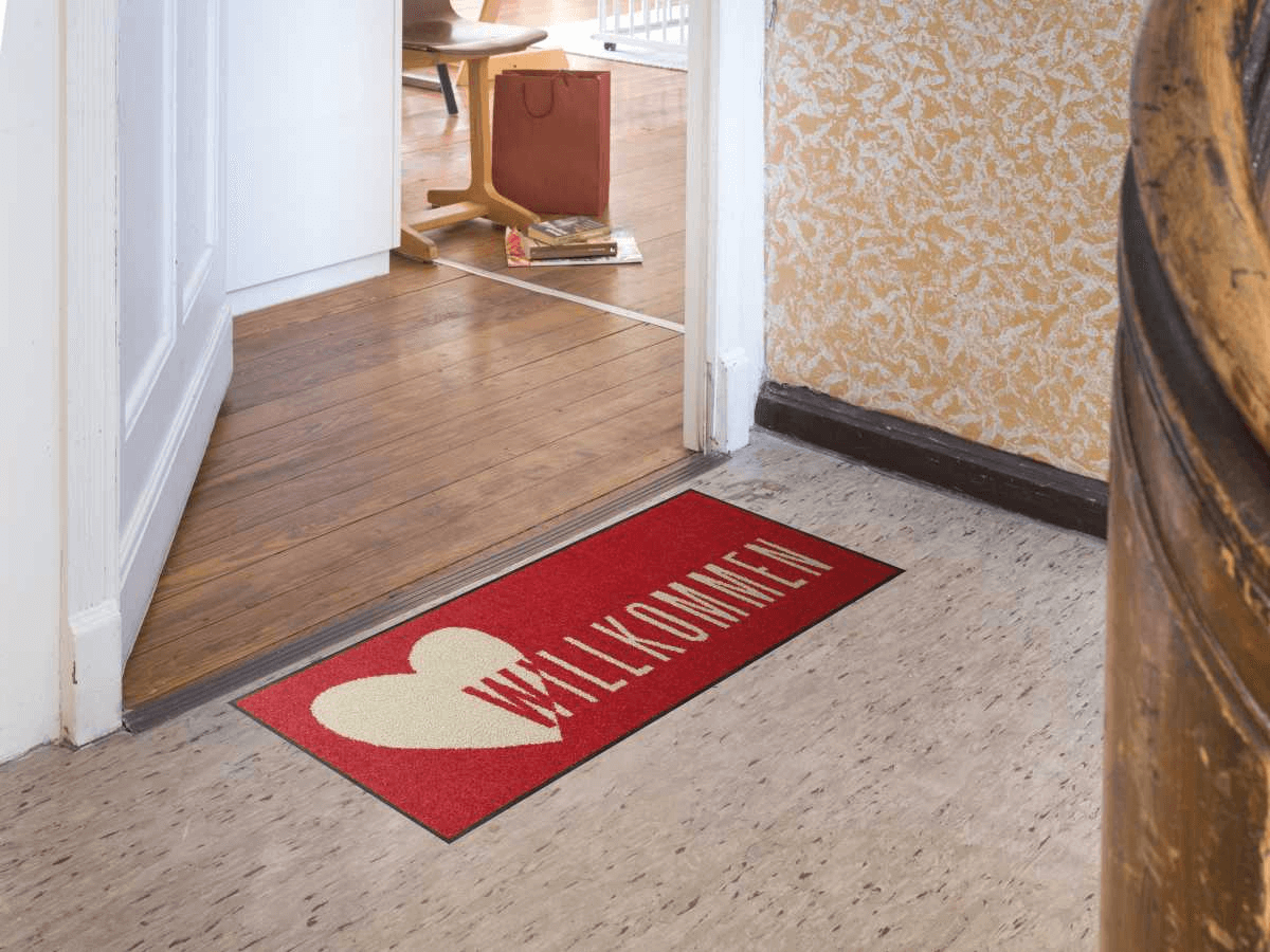 salonloewe-herzlichst-rot-minimatte-30-x-75-cm-kleine-fu-matte-mit-herz-motiv-ru image 2