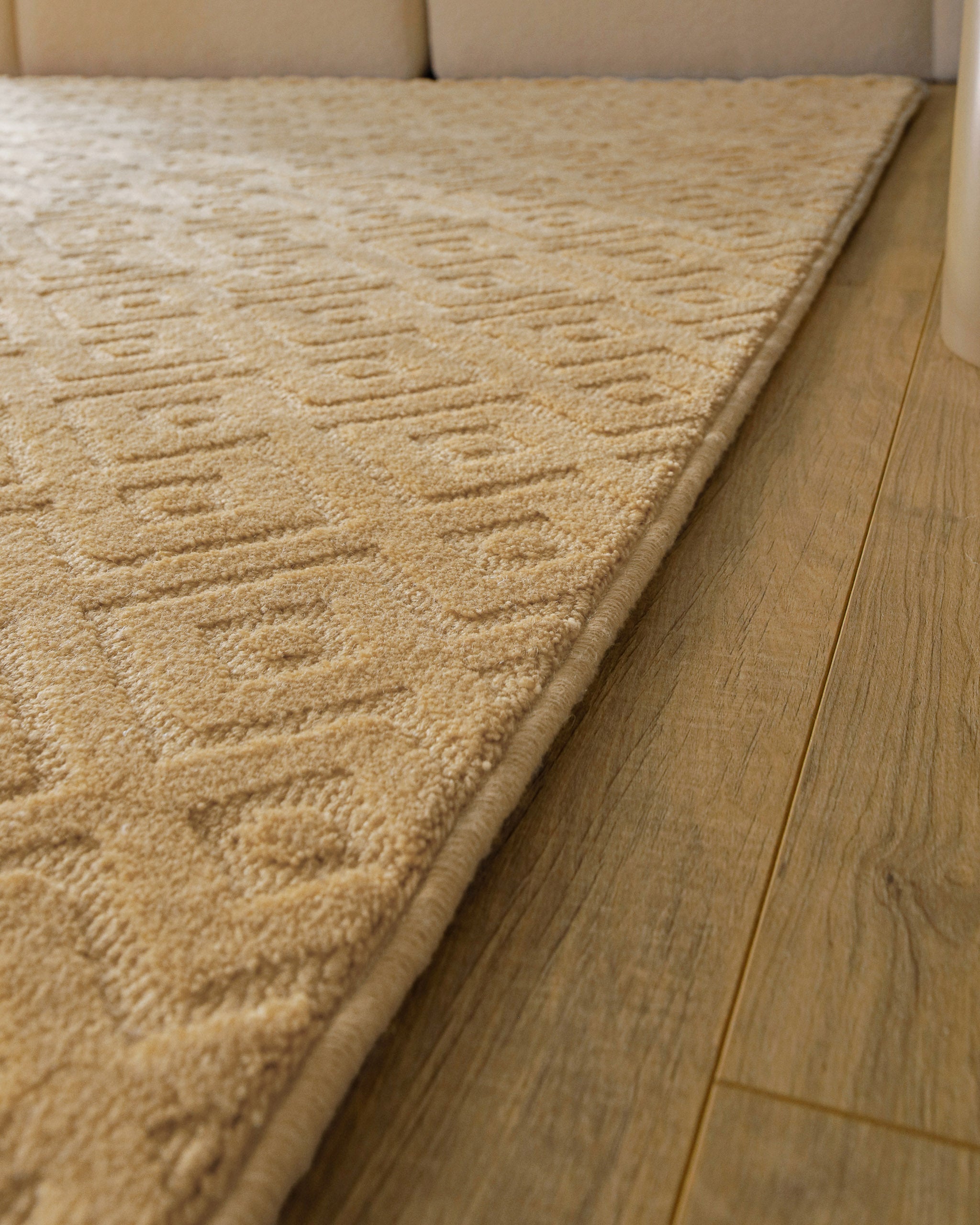 weconhome-castello-two-kurzflor-teppich-aus-schurwolle-in-sand-beige-handgewebt- image 5