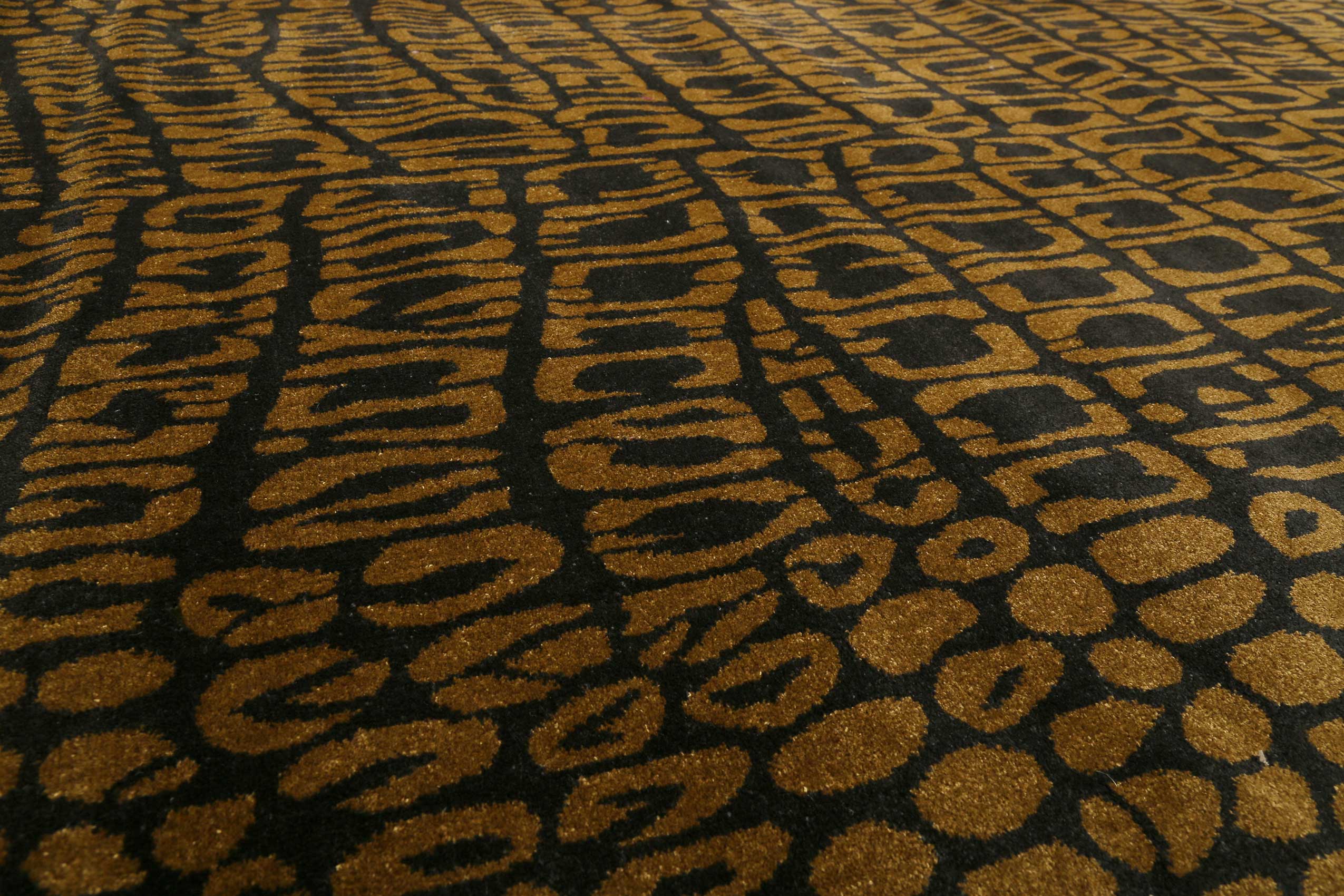 weconhome-croco-teppich-animal-print-messing-braun-eckig image 5