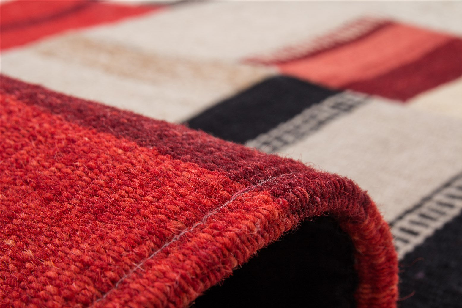 kayoom-radical-240-handgefertigter-naturteppich-im-patchwork-design-aus-wolle-un image 4