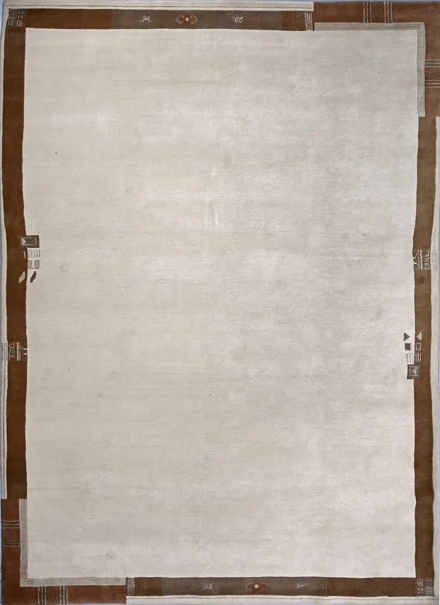 weconhome-handgekn-pfter-tibet-teppich-in-beige-mit-schmaler-retro-bord-re-neuwe image 1