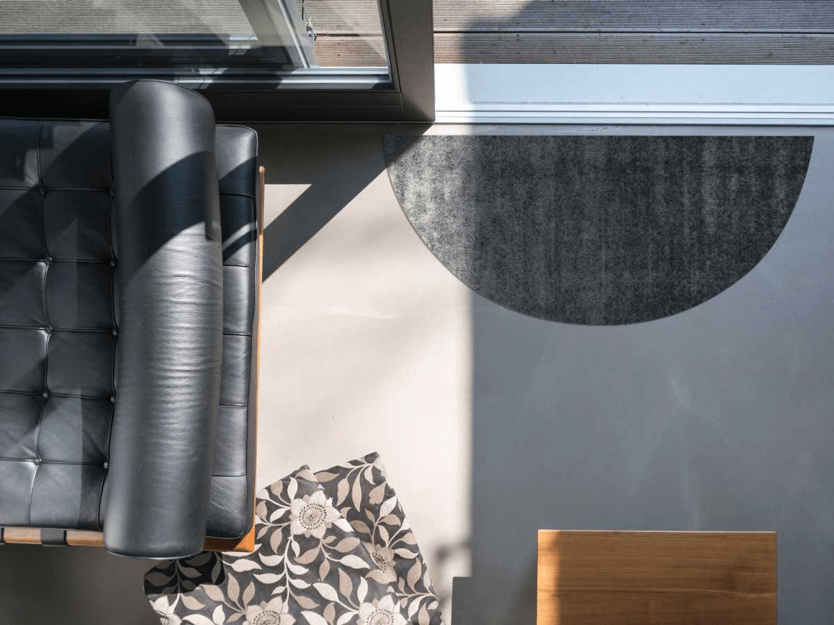 salonloewe-ronny-stripes-grey-sonderform-42-x-85-cm-kompakter-streifenteppich-in image 2