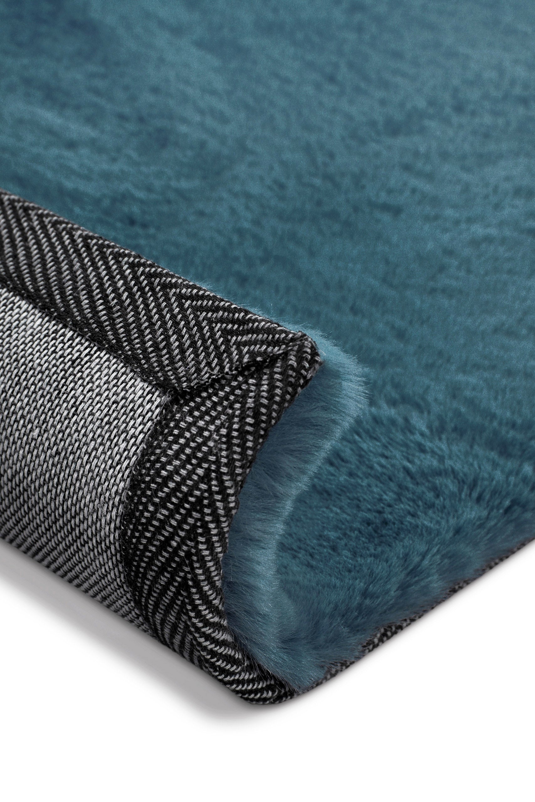 weconhome-basics-anna-kunstfell-teppich-petrol-hochflor image 7