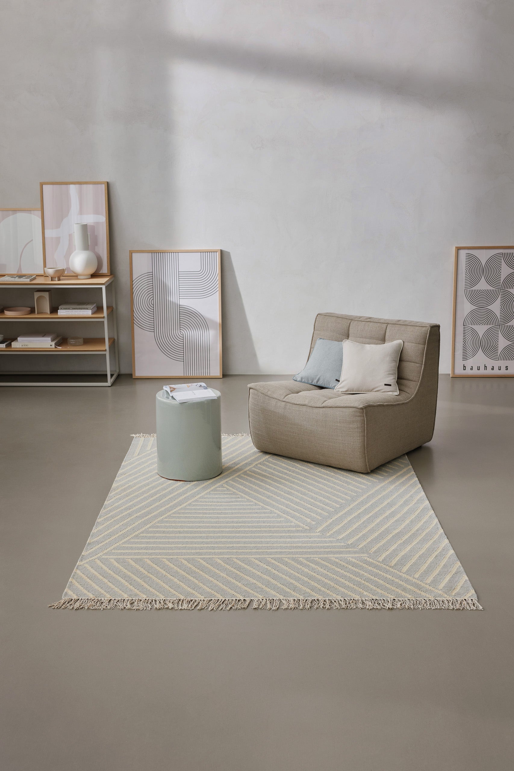 weconhome-modern-pop-kelim-teppich-grau-pastell-handgewebt image 8