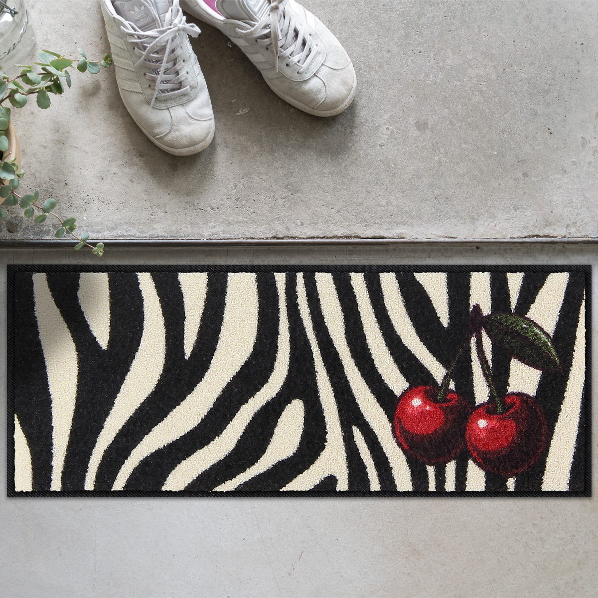 salonloewe-cherry-cherry-zebra-minimatte-30-x-75-cm-bedruckte-schmutzfangmatte-f image 2