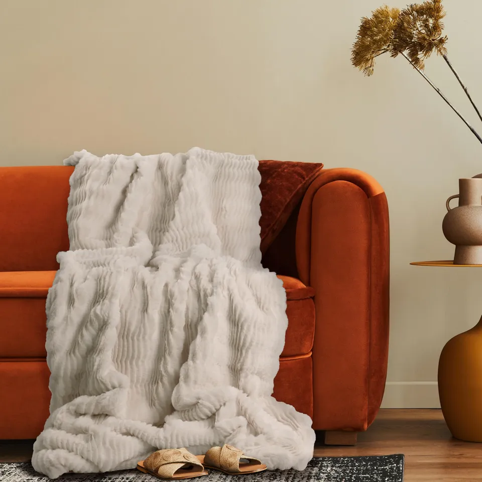 paco-home-kuscheldecke-wellenmuster-150x200cm-creme image 1