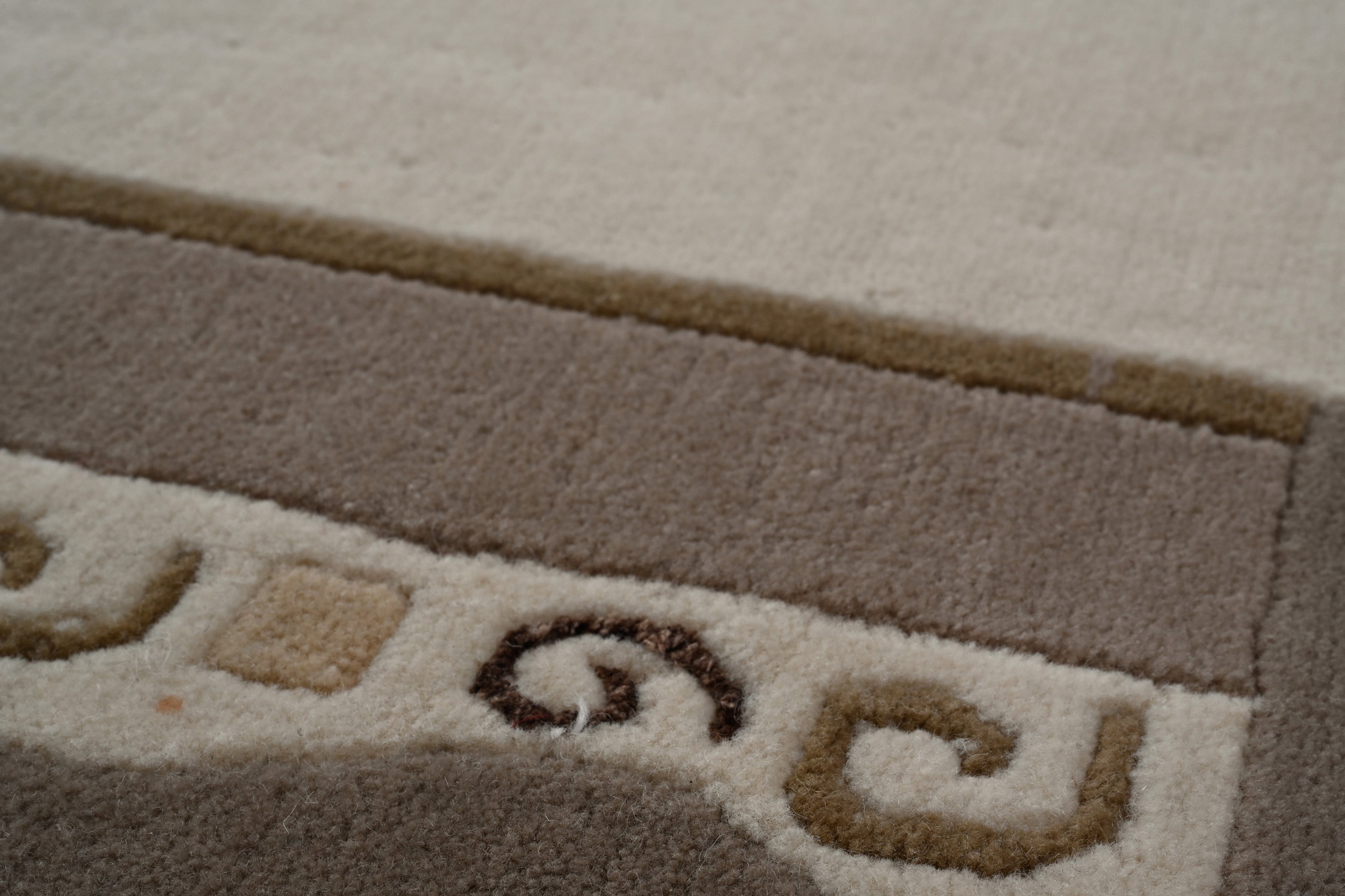 weconhome-handgekn-pfter-tibet-teppich-beige-mit-retro-bord-re-neuwertig-einzels image 4