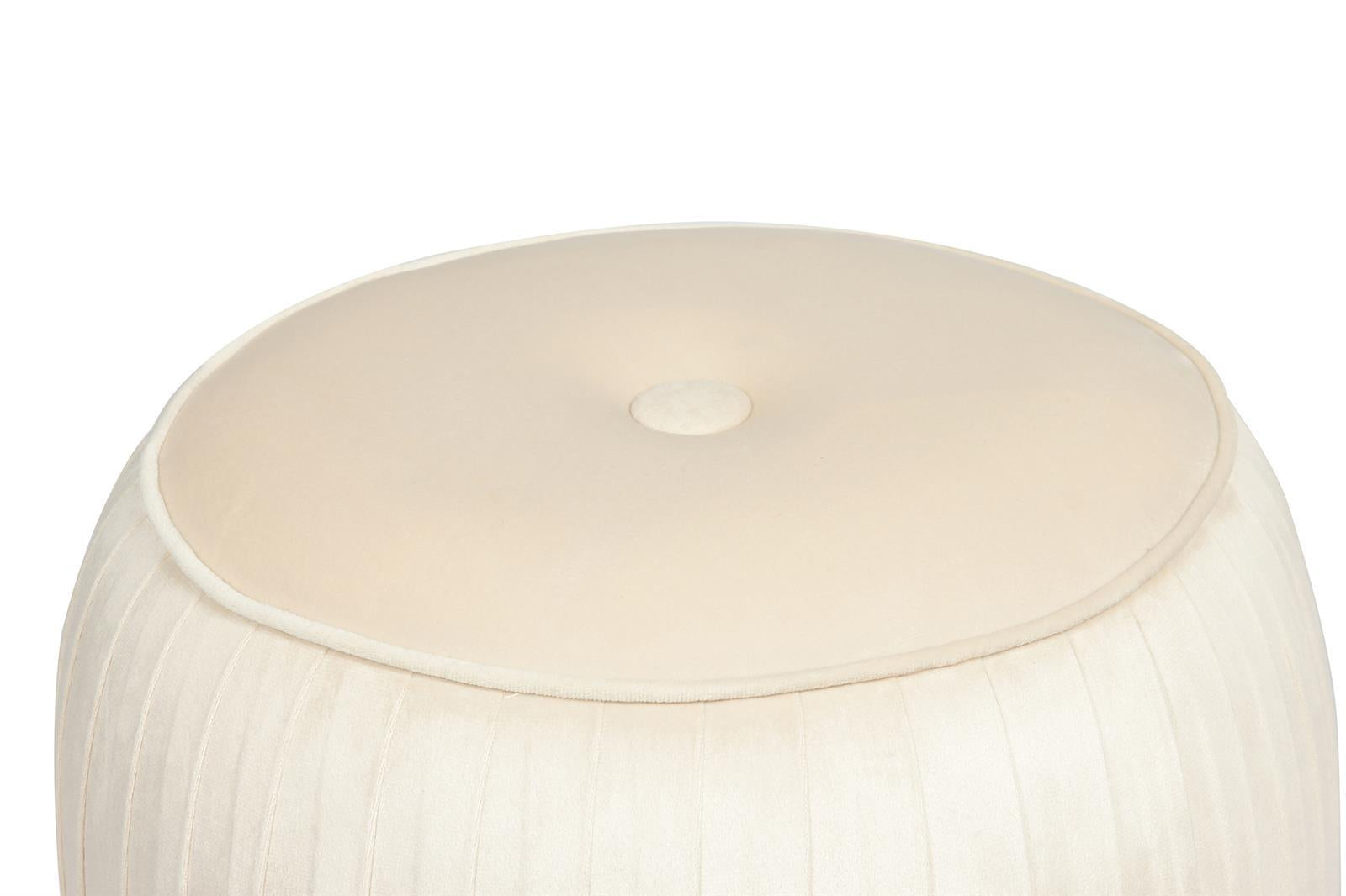 kayoom-hocker-lyla-125-samtiger-polsterhocker-mit-goldenem-edelstahl-sockel image 3
