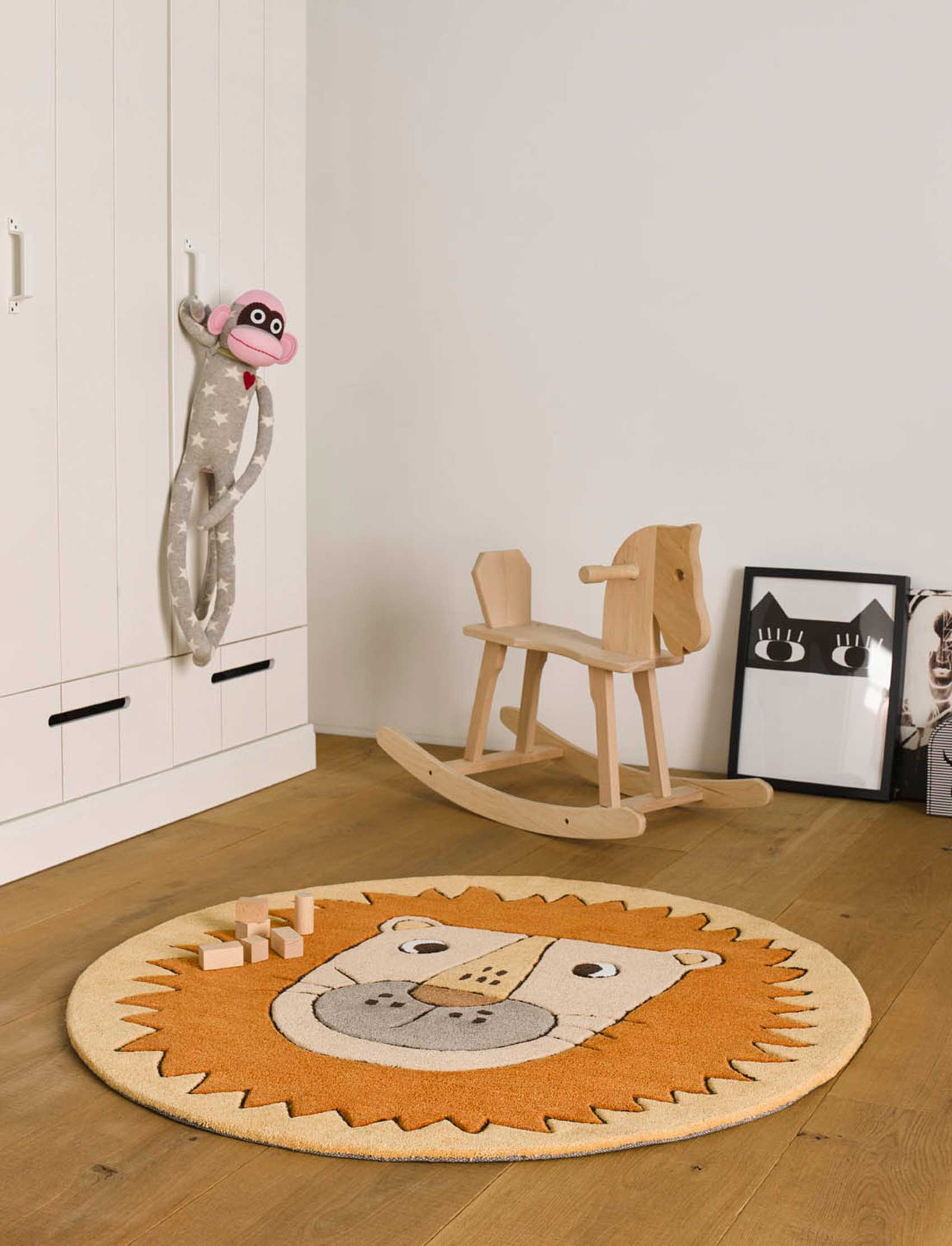 smart-kids-kinderteppich-linus-orange-handgetuftet-rund-mit-l-wenmotiv image 5