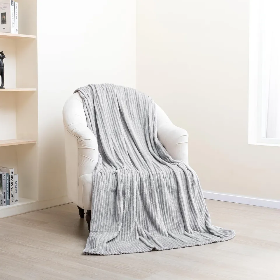 paco-home-kuscheldecke-flauschig-grau-150x200-cm image 1