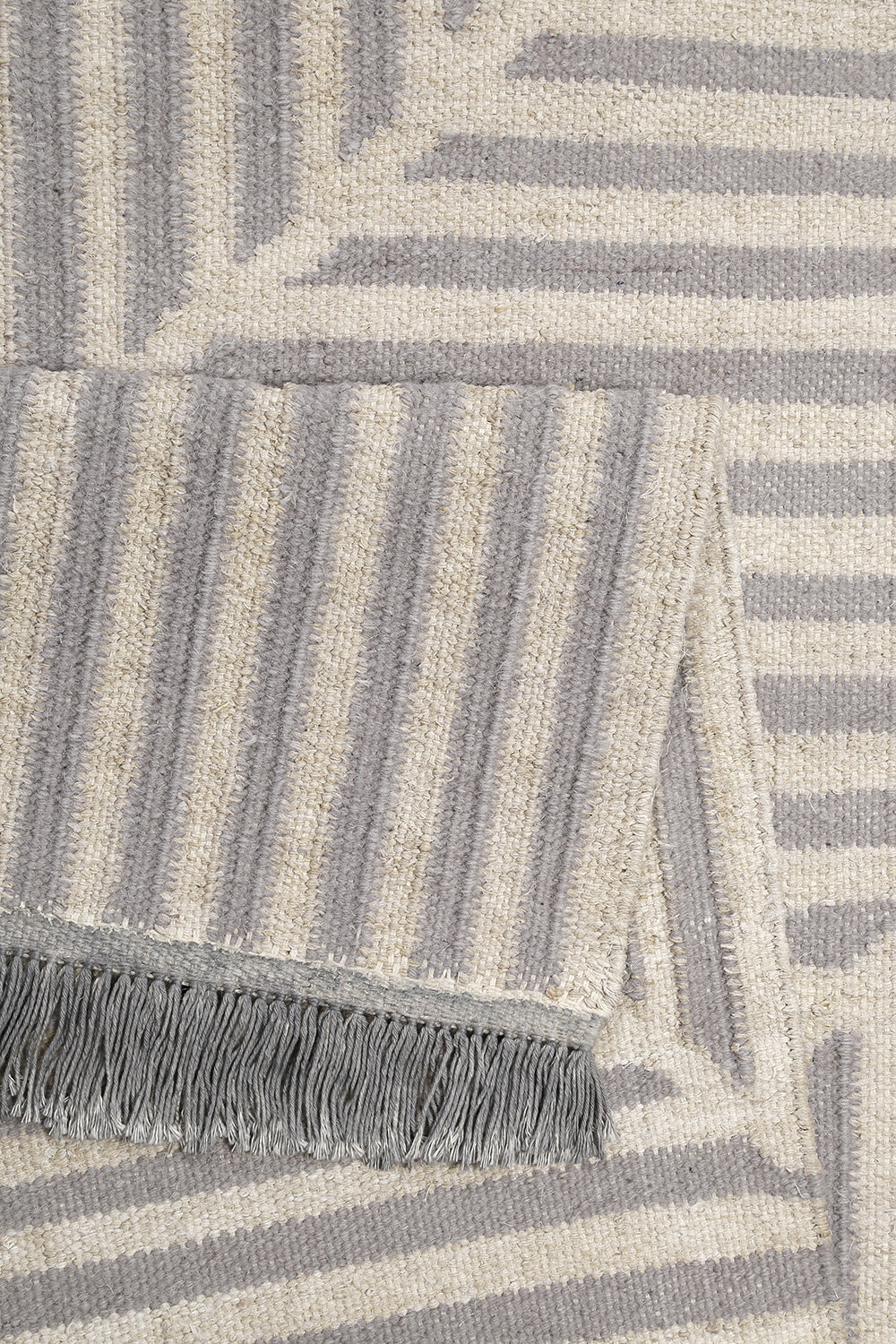 weconhome-kelim-teppich-irregular-fields-grau-blau-handgewebt-aus-naturfaser image 3