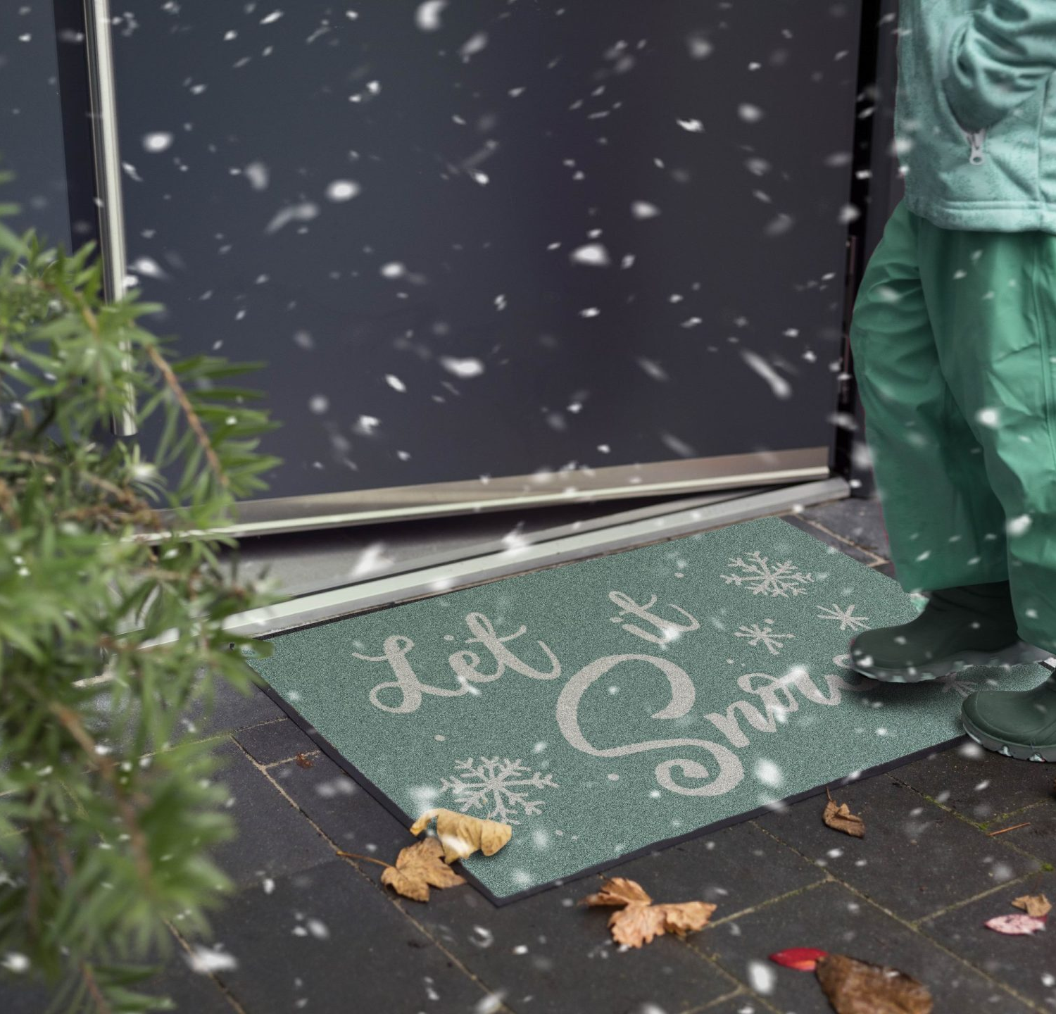 salonloewe-let-it-snow-jade-eingangsmatte-45-x-70-cm-winterliches-design-in-jade image 2
