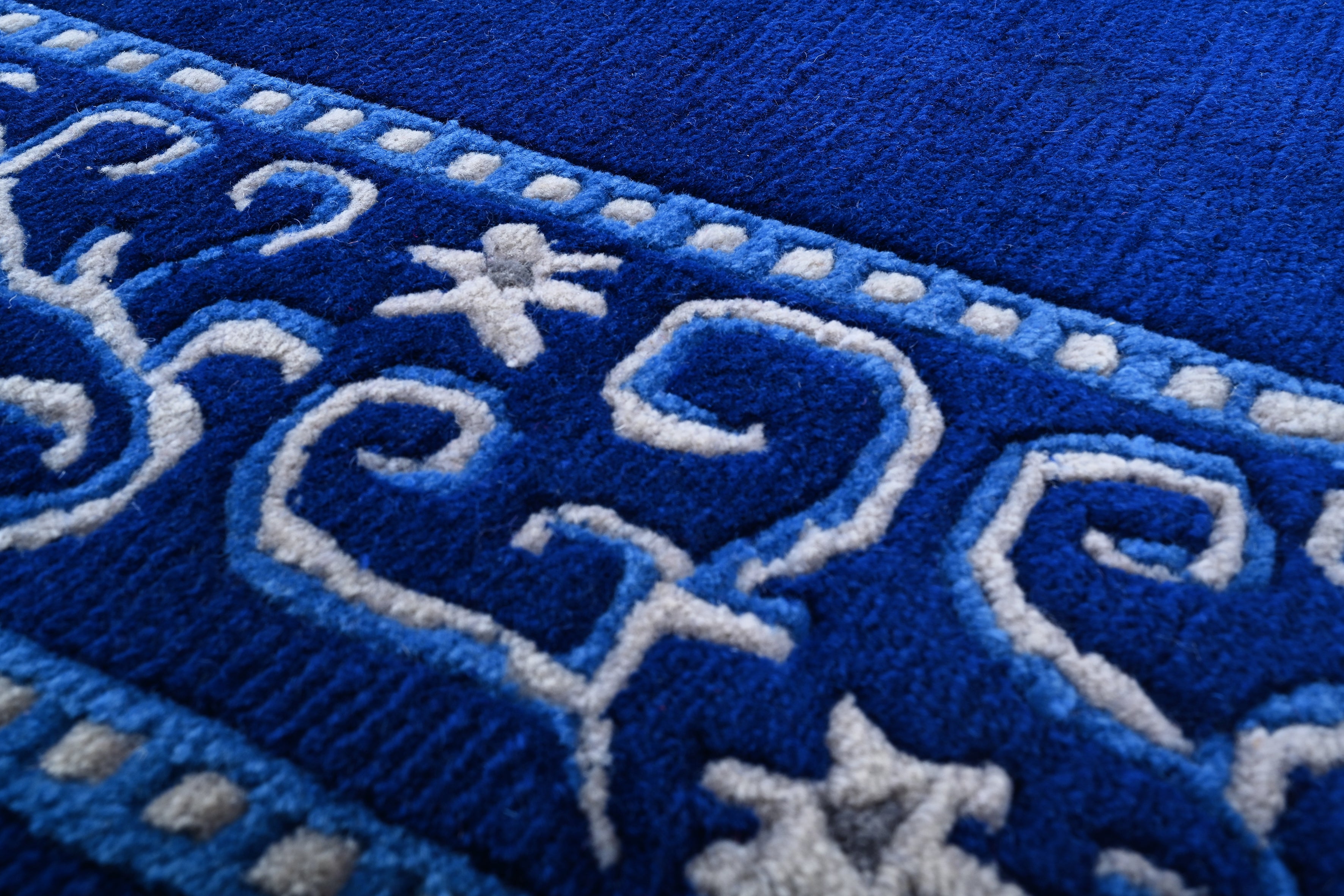 weconhome-handgekn-pfter-tibet-teppich-blau-mit-retro-bord-re image 4