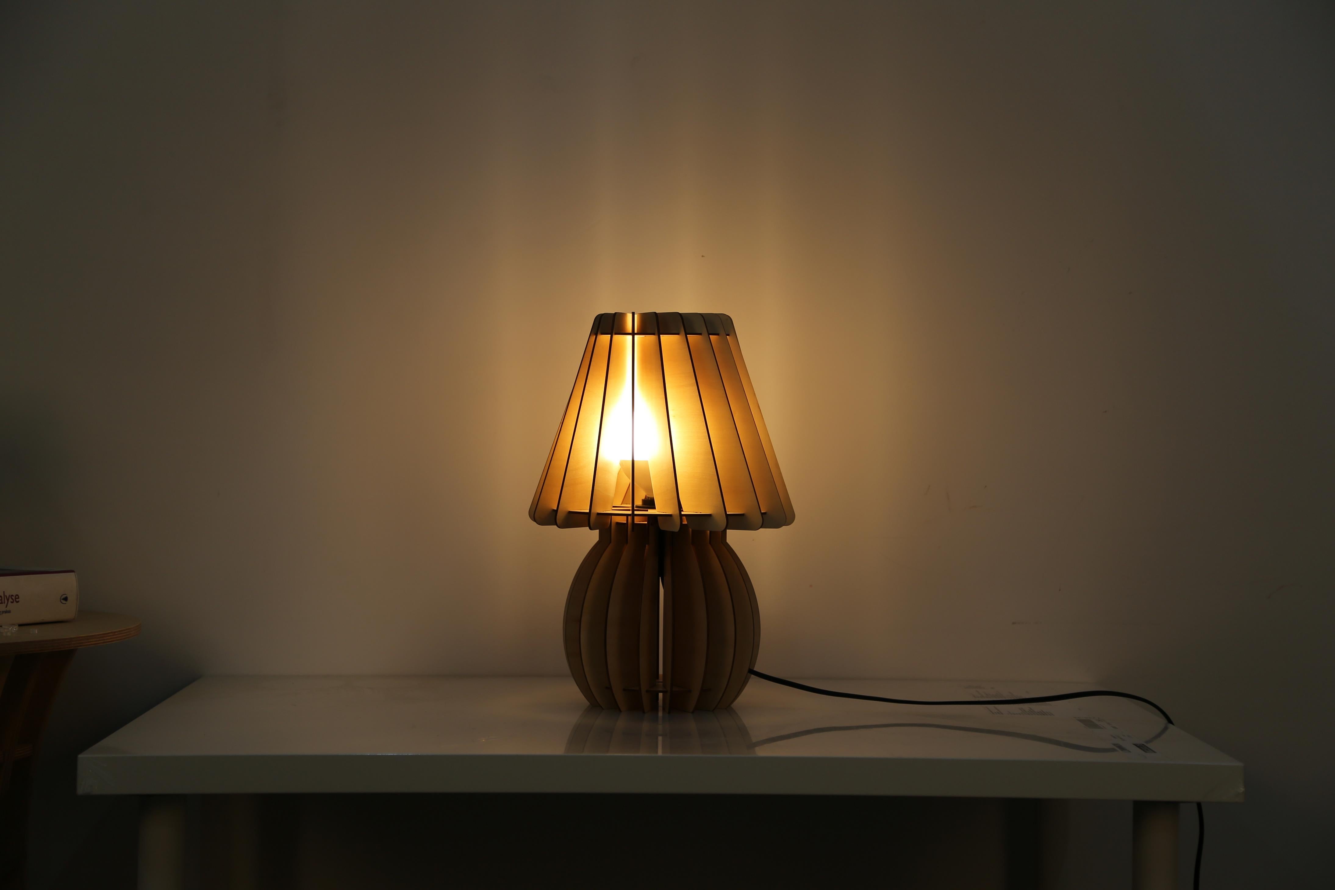 kayoom-tischlampe-gino-holz-tischleuchte-aus-naturholz-mit-offenem-design image 4