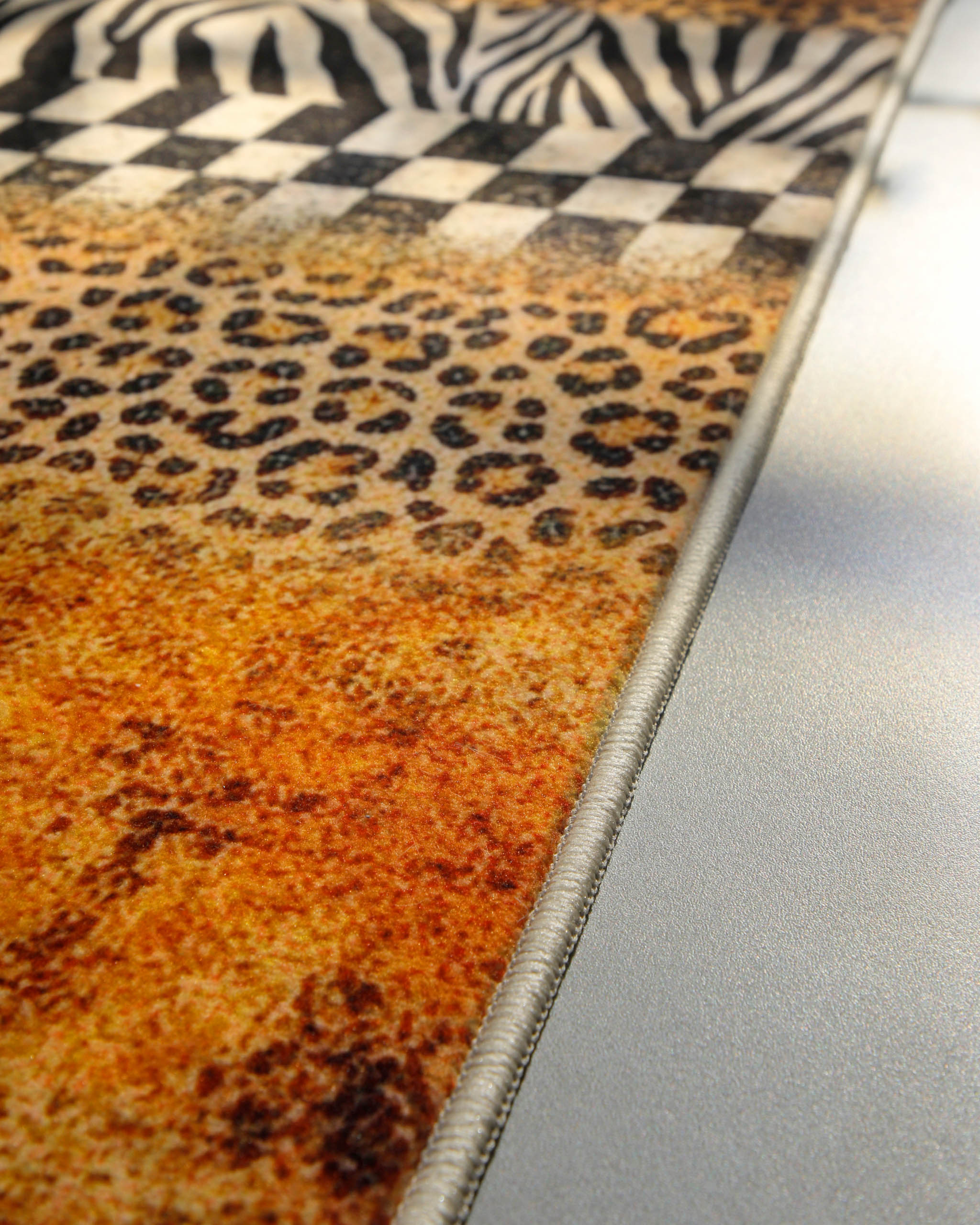 weconhome-jungle-stripes-badteppich-gelb-orange-zebra image 4
