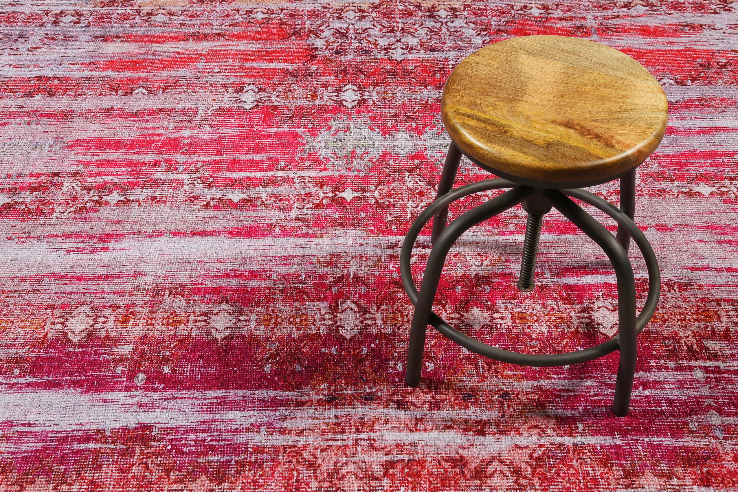 weconhome-sunset-in-faro-vintage-teppich-rot-lila-orange-pink image 6