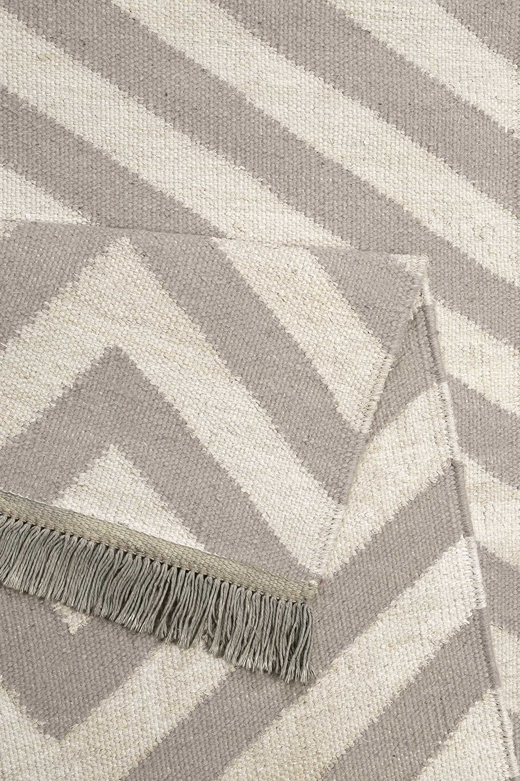 weconhome-kelim-teppich-edgy-corners-naturfaser-beige-taupe image 3