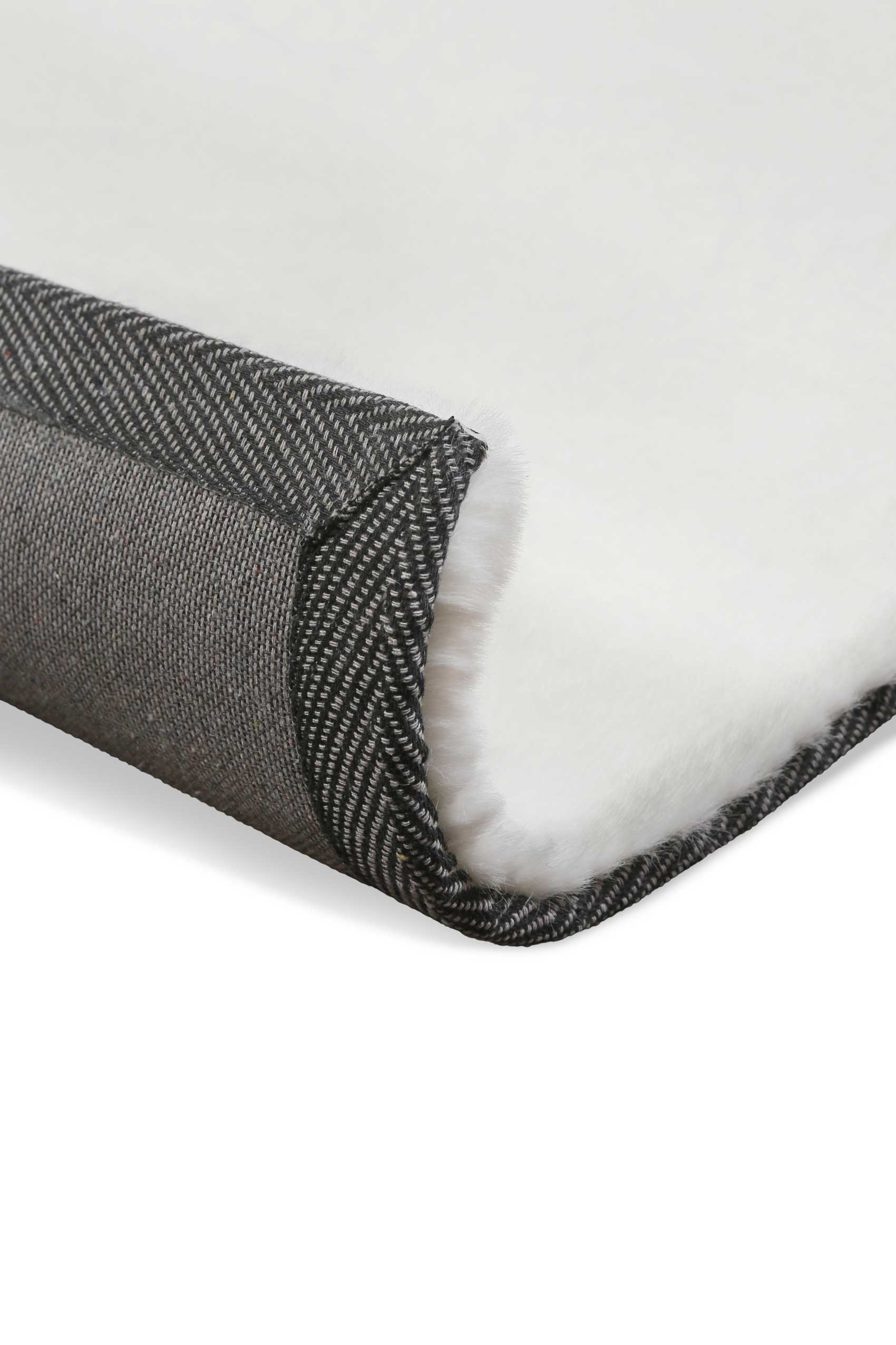 weconhome-basics-kunstfell-teppich-anna-wei-flauschiger-hochflor-aus-100-polyest image 7