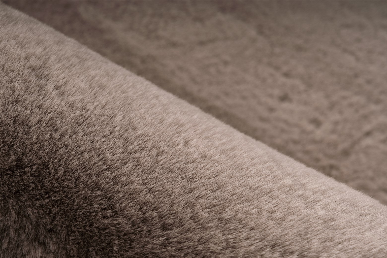 kayoom-rabbit-light-sheepskin-825-fellteppich-mit-kaninchenfell-haptik image 7