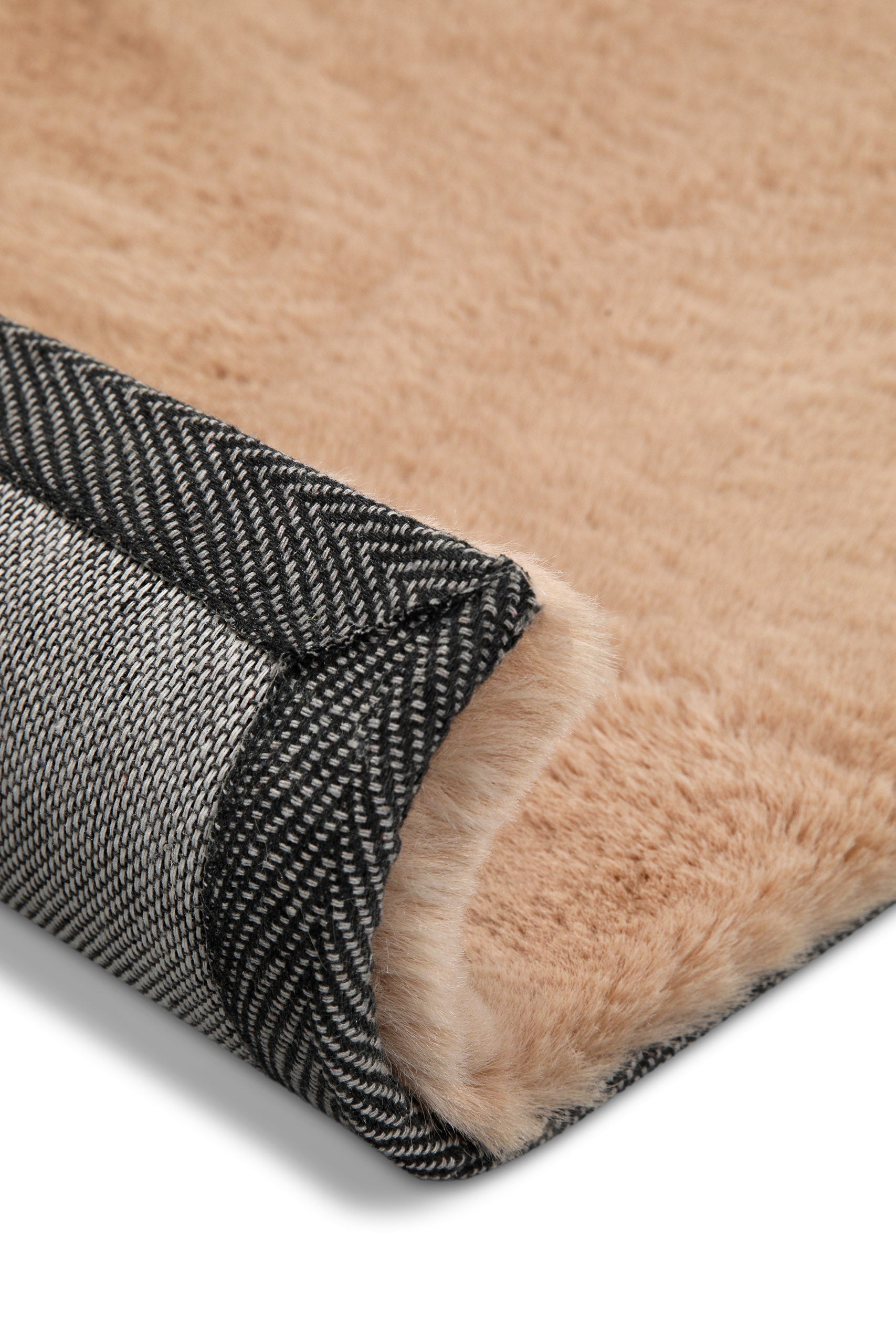 weconhome-basics-anna-kunstfell-teppich-apricot image 7