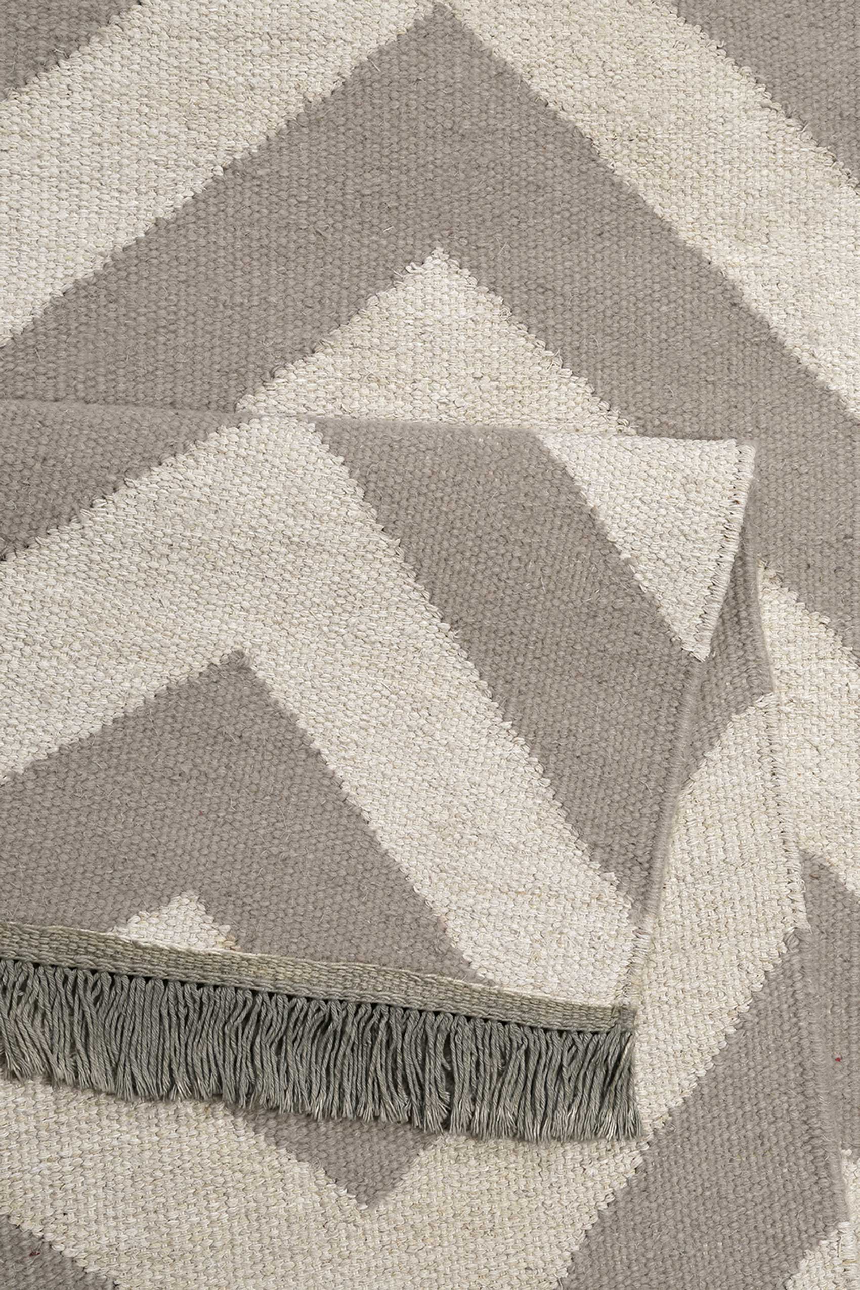 weconhome-kelim-teppich-zig-zag-grau-beige-aus-naturfaser-handgewebt-goodweave image 3