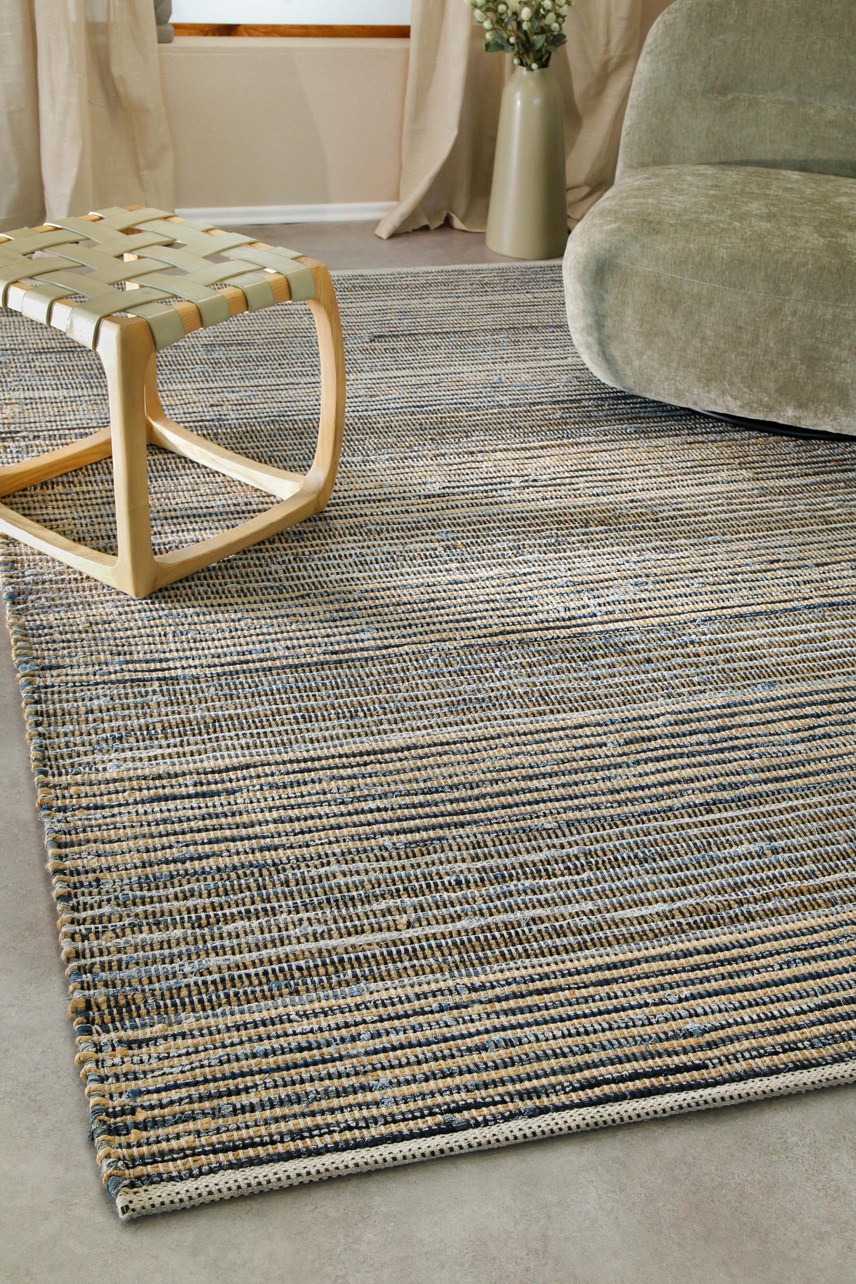 weconhome-denim-feels-handwebteppich-blau-kelim-jute-denim image 8
