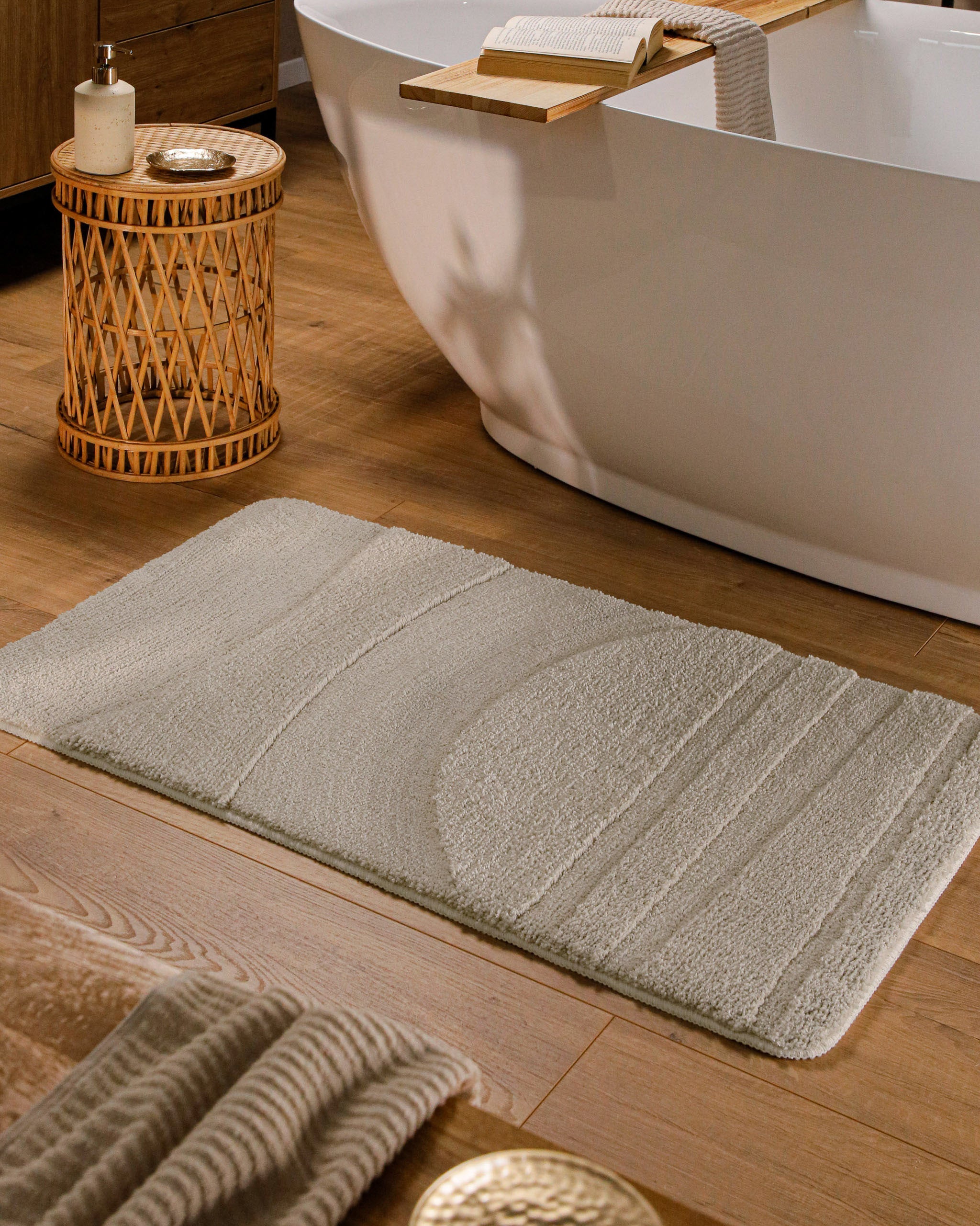 weconhome-badteppich-marc-bathking-seiden-grau-rutschhemmend-waschbar image 2