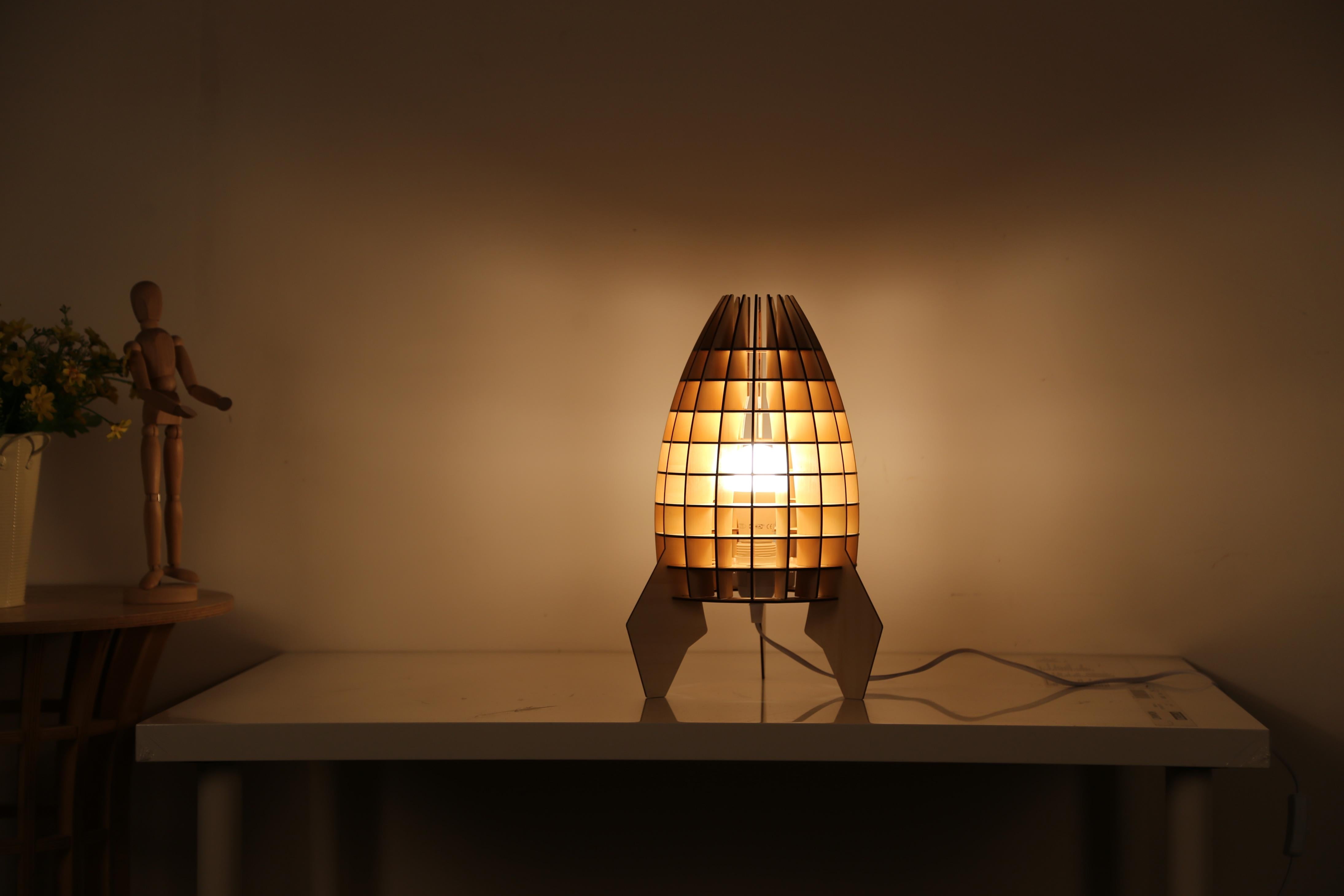 kayoom-tischlampe-aviator-holz-raketenform-aus-naturholz-mit-offener-lampenschir image 4