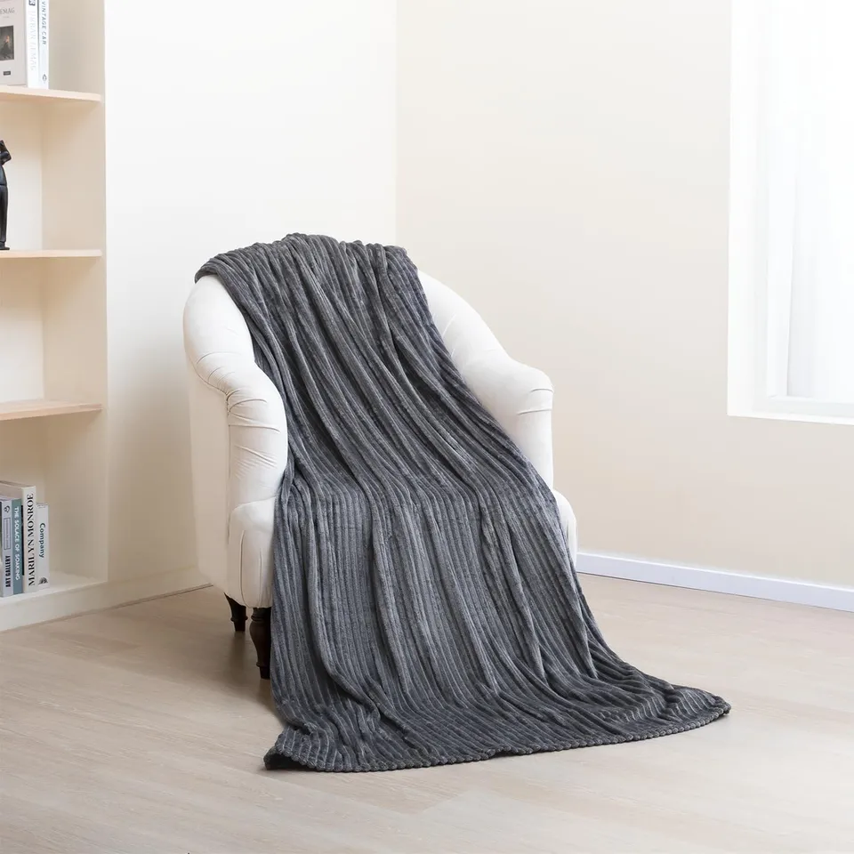 paco-home-kuscheldecke-flauschig-150x200-cm-anthrazit-weiche-wohndecke-f-r-sofa- image 1
