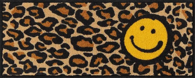 salonloewe-smile-leo-yellow-minimatte-30-x-75-cm-leopardenmuster-mit-gelbem-smil image 1