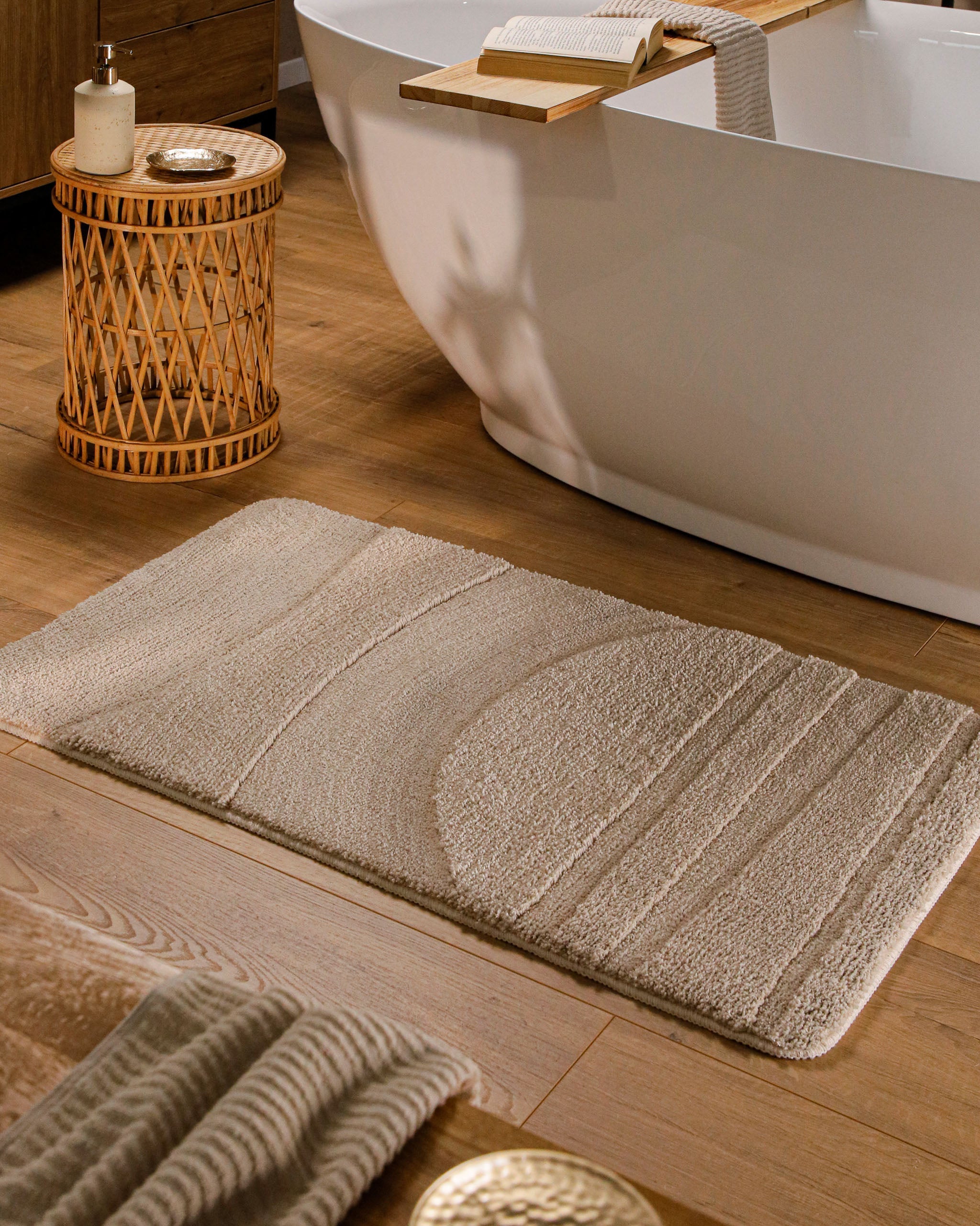 bathking-by-weconhome-marc-badteppich-sand-beige-rutschhemmend-waschbar image 2