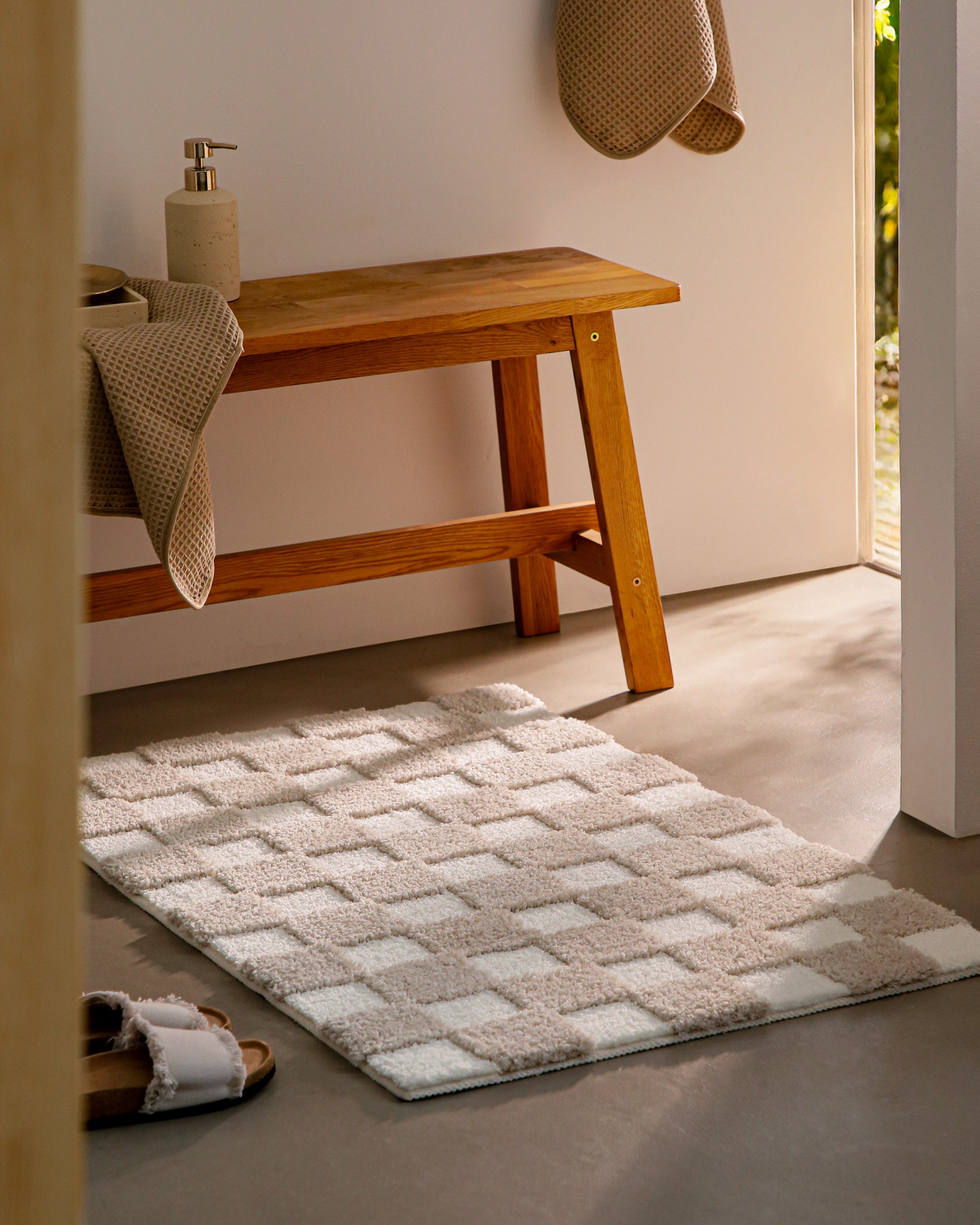 weconhome-bathking-badteppich-bobbi-beige-schachbrett image 2