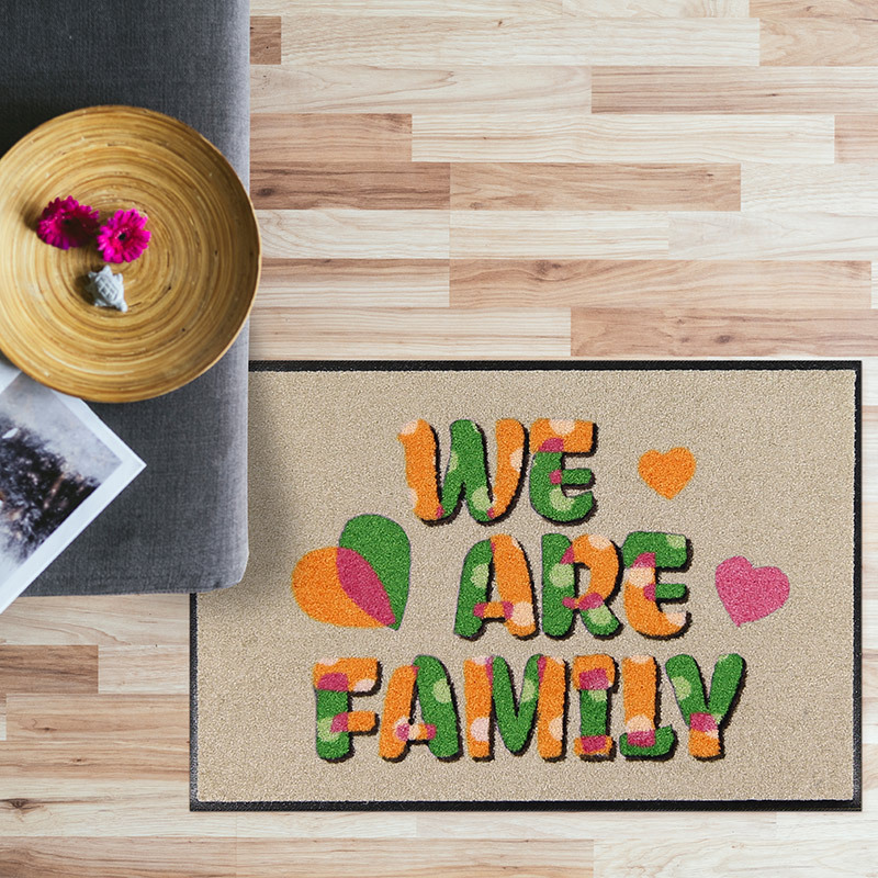 salonloewe-lovely-family-eingangsmatte-50-x-75-cm-orange-gr-n-we-are-family image 2