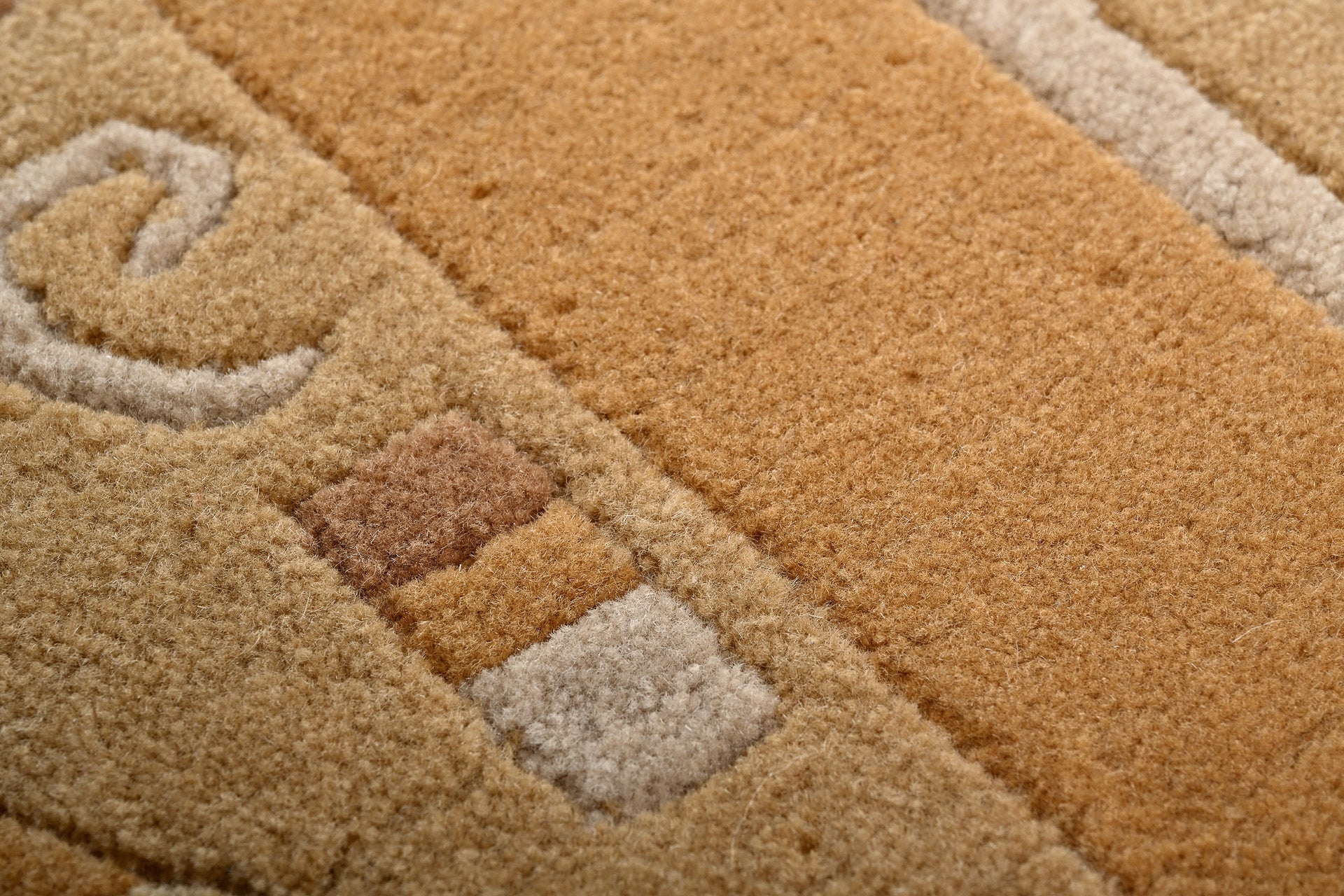weconhome-handgekn-pfter-tibetischer-teppich-in-warmem-beige-mit-retro-bord-re-n image 4