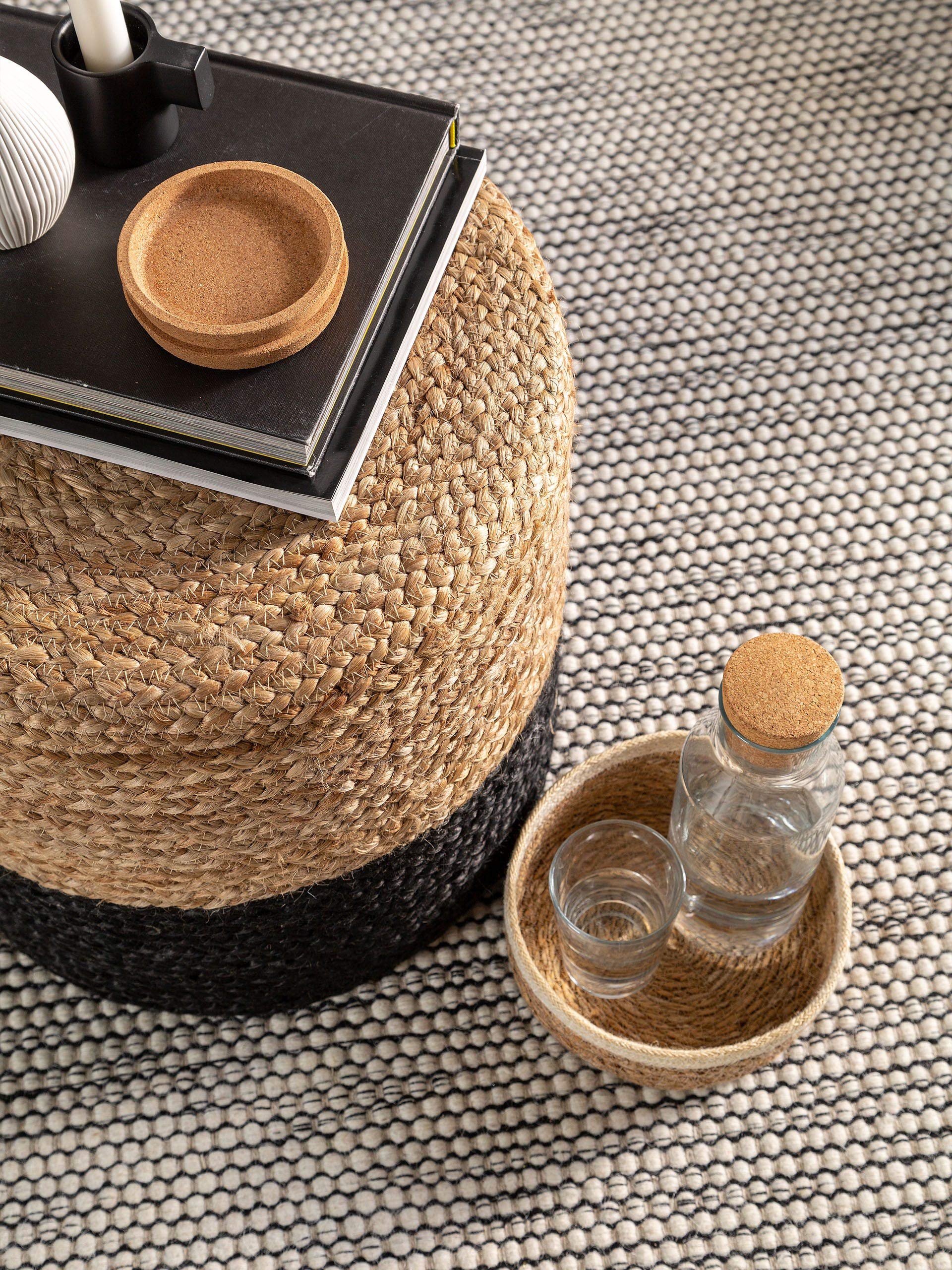 benuta-pure-handgefertigter-jute-pouf-jutta-hellbraun-schwarz-40x40-cm-zylindris image 3